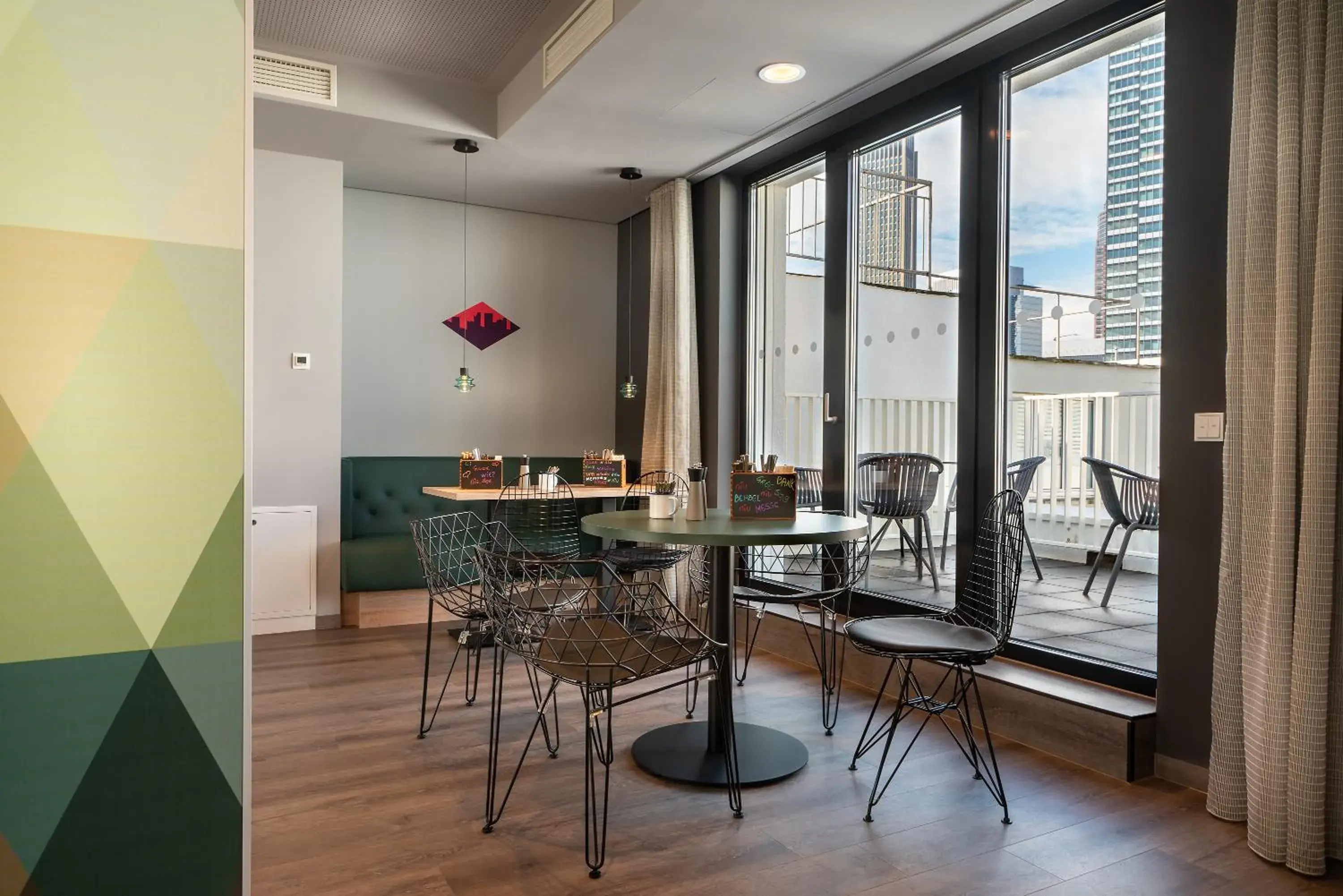 Restaurant/places to eat in Holiday Inn - the niu, Charly Frankfurt City by IHG Restaurant/places to eat in Holiday Inn - the niu, Charly Frankfurt City by IHG