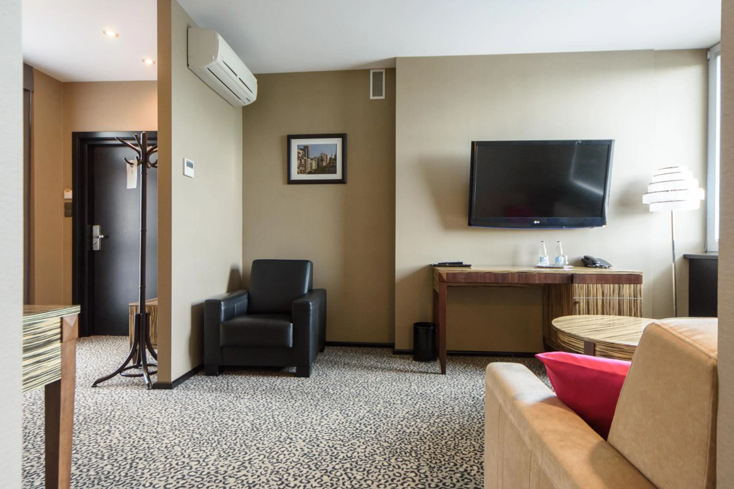 TV and multimedia in Hotel Fado Spa & Restaurant