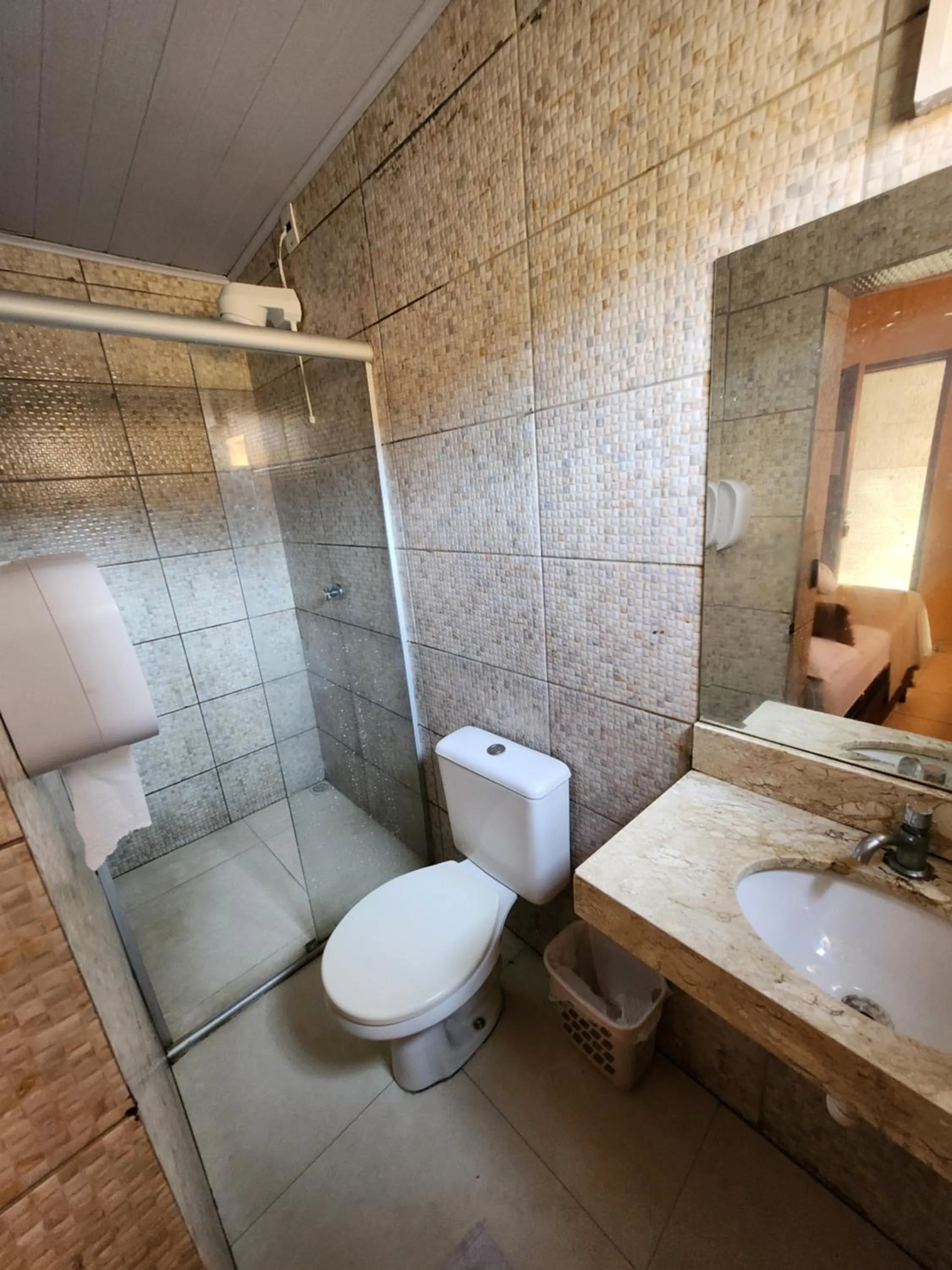 Shower in Hotel Goiás Norte