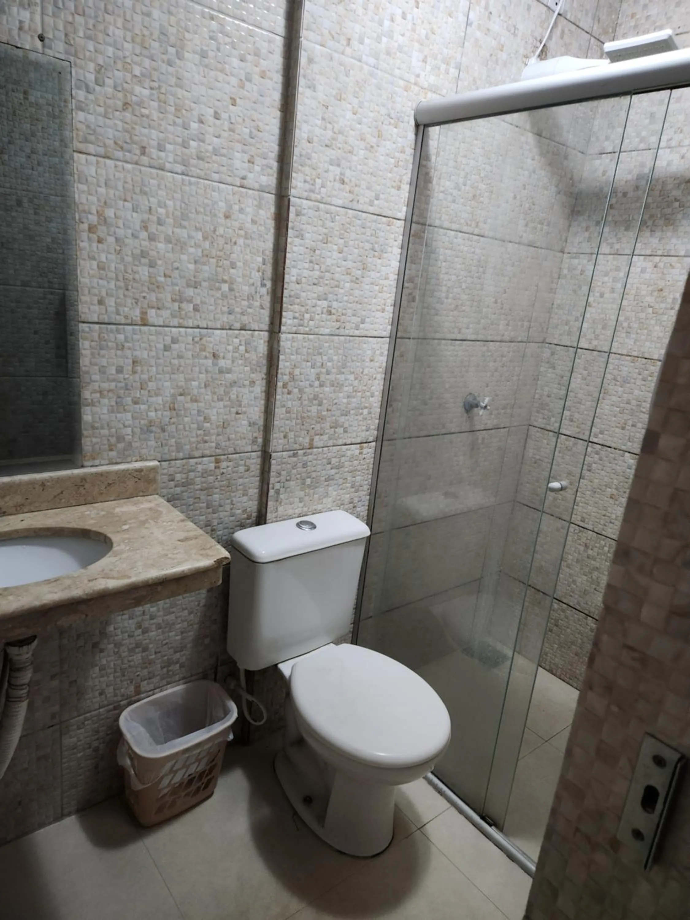 Shower in Hotel Goiás Norte