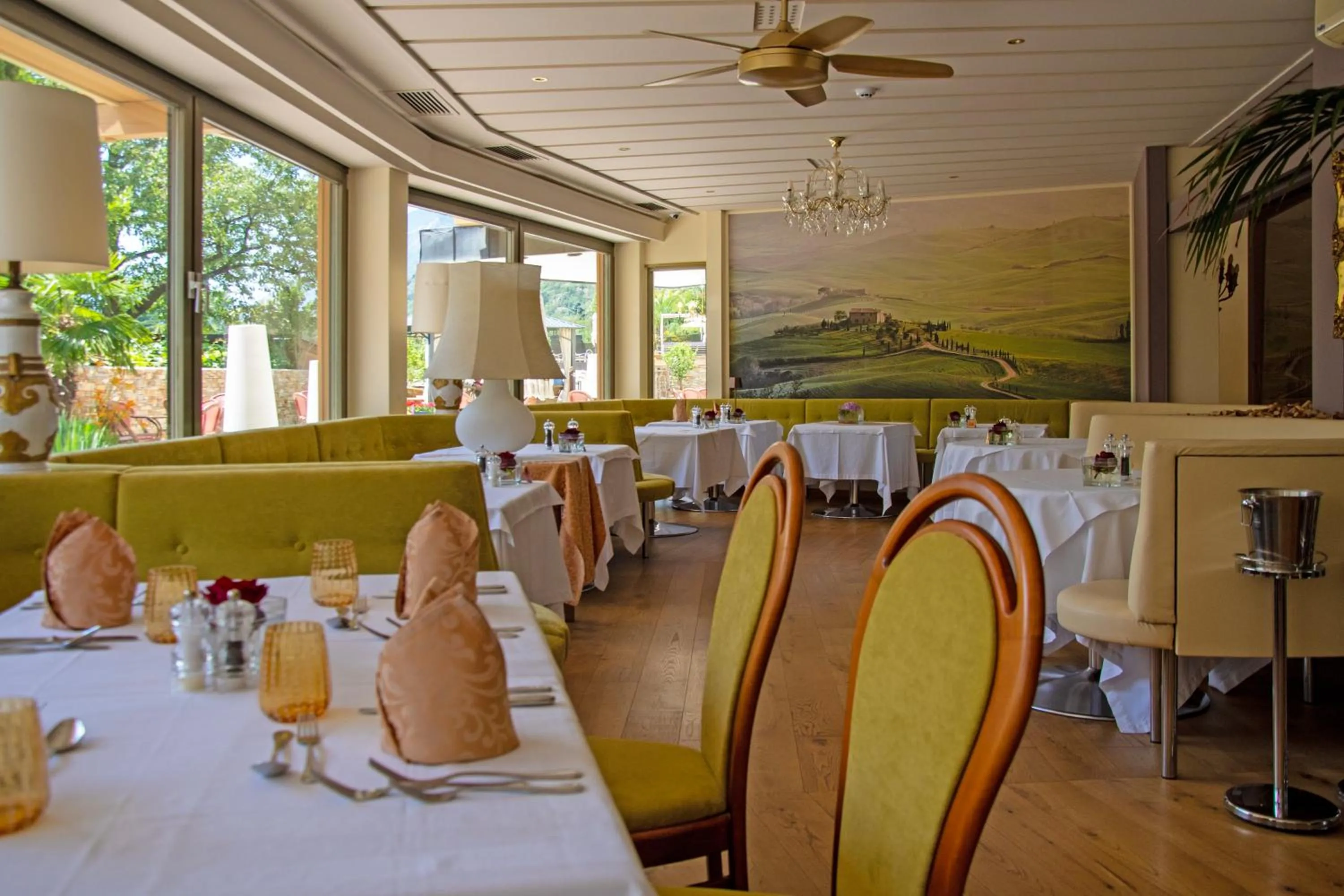 Restaurant/places to eat in Hotel Nocturnes