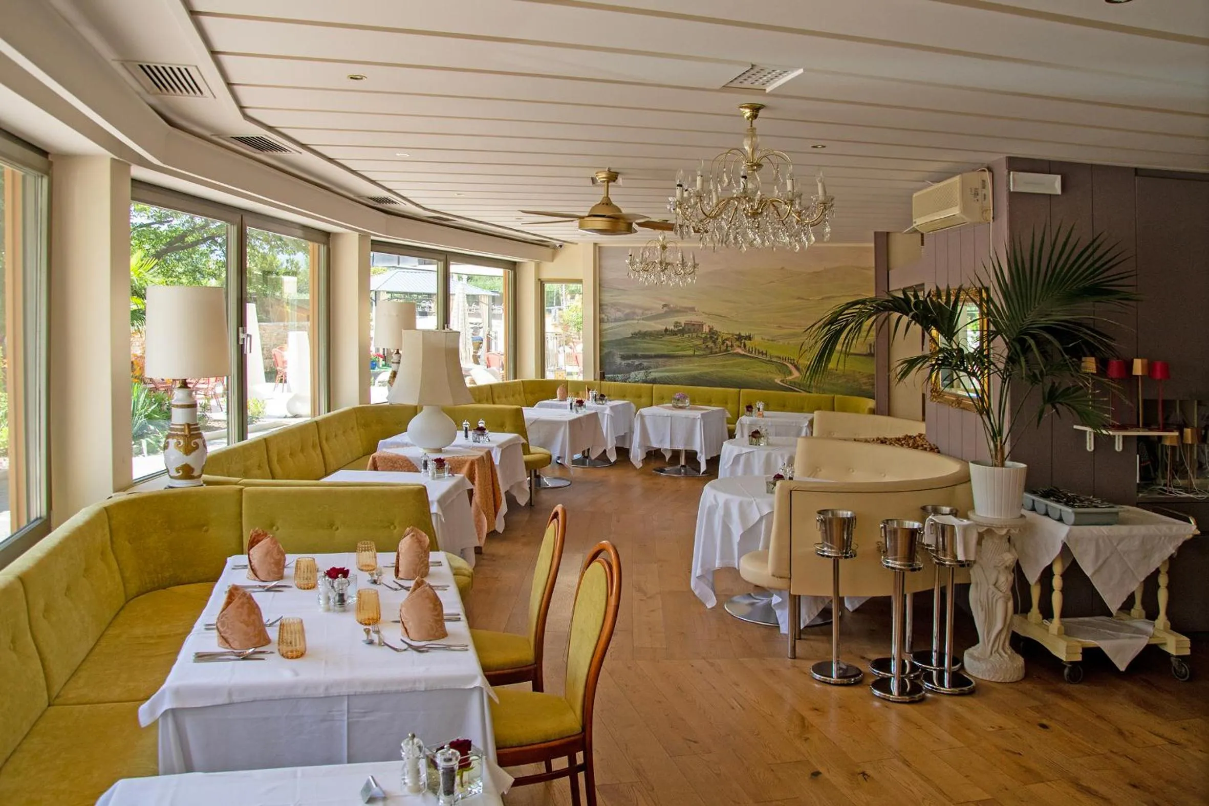 Breakfast in Hotel Nocturnes