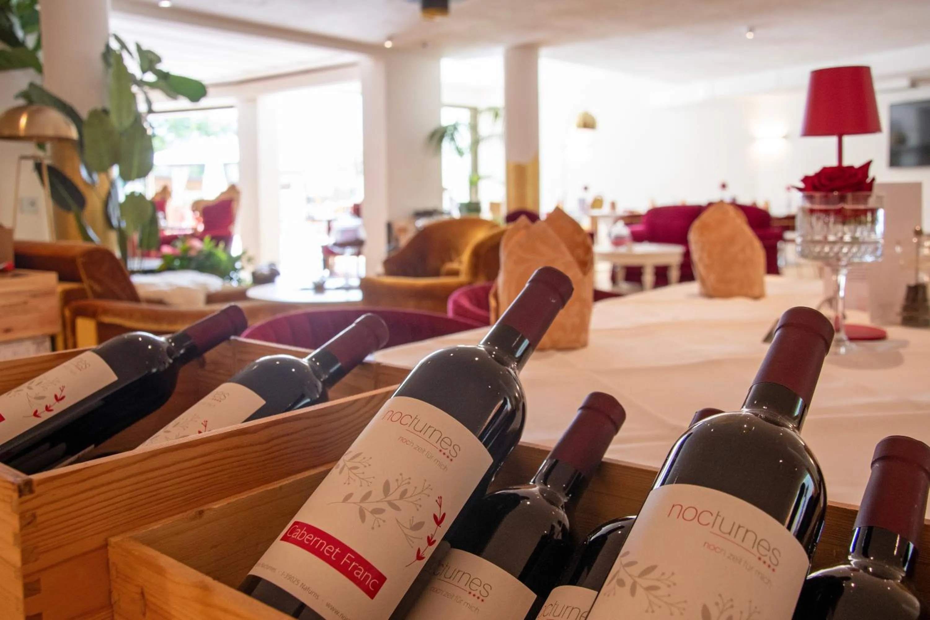 Restaurant/places to eat in Hotel Nocturnes