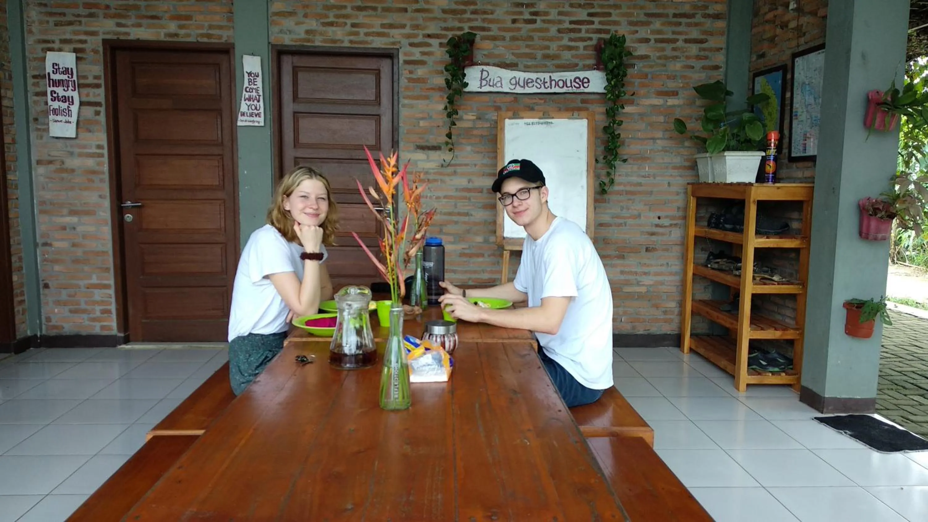 Restaurant/places to eat in Bua Guest House