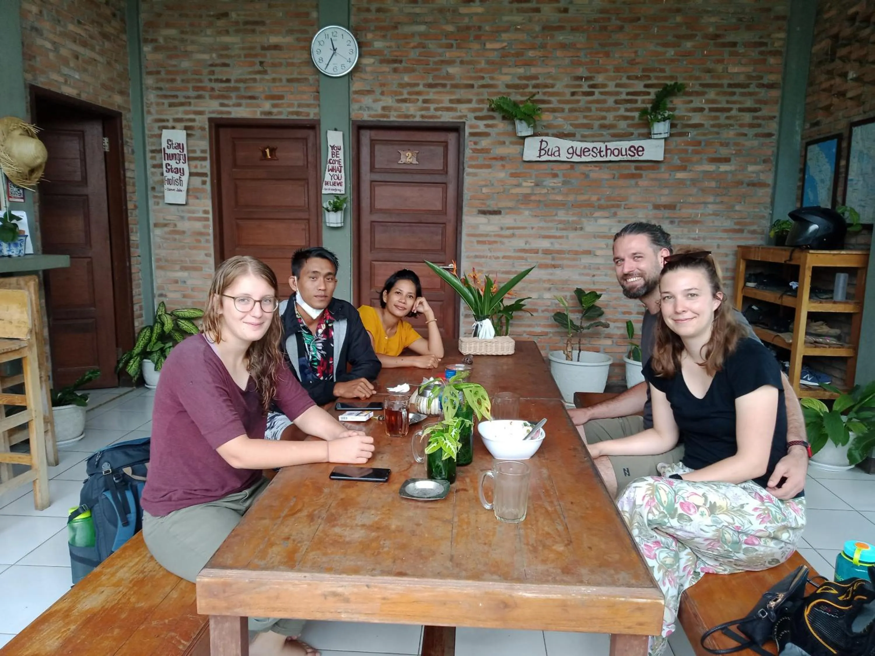 Restaurant/places to eat in Bua Guest House