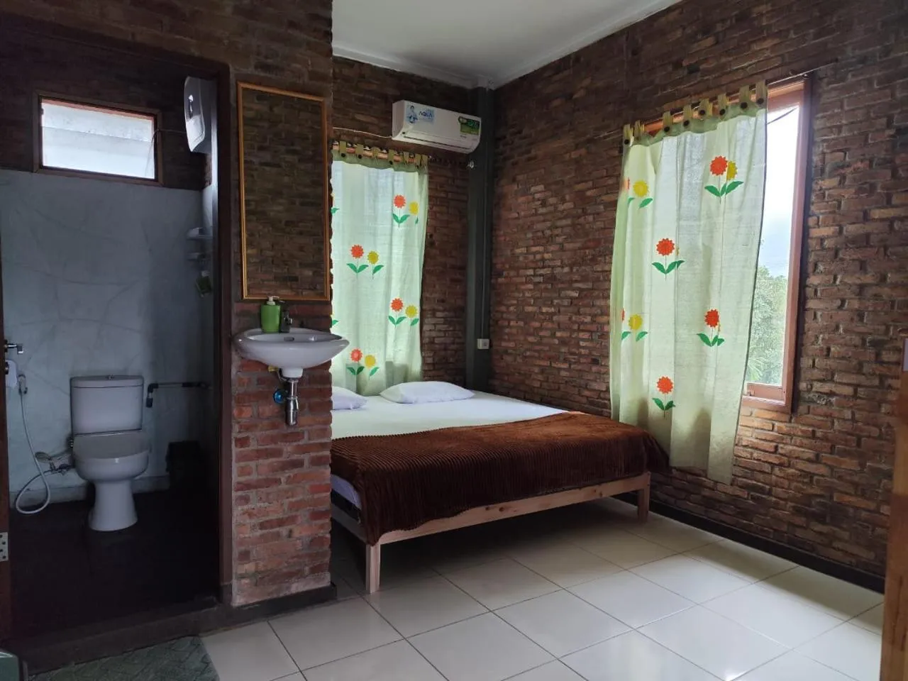 Bedroom, Bed in Bua Guest House