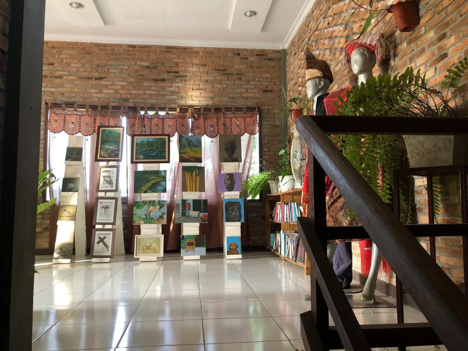 Library in Bua Guest House