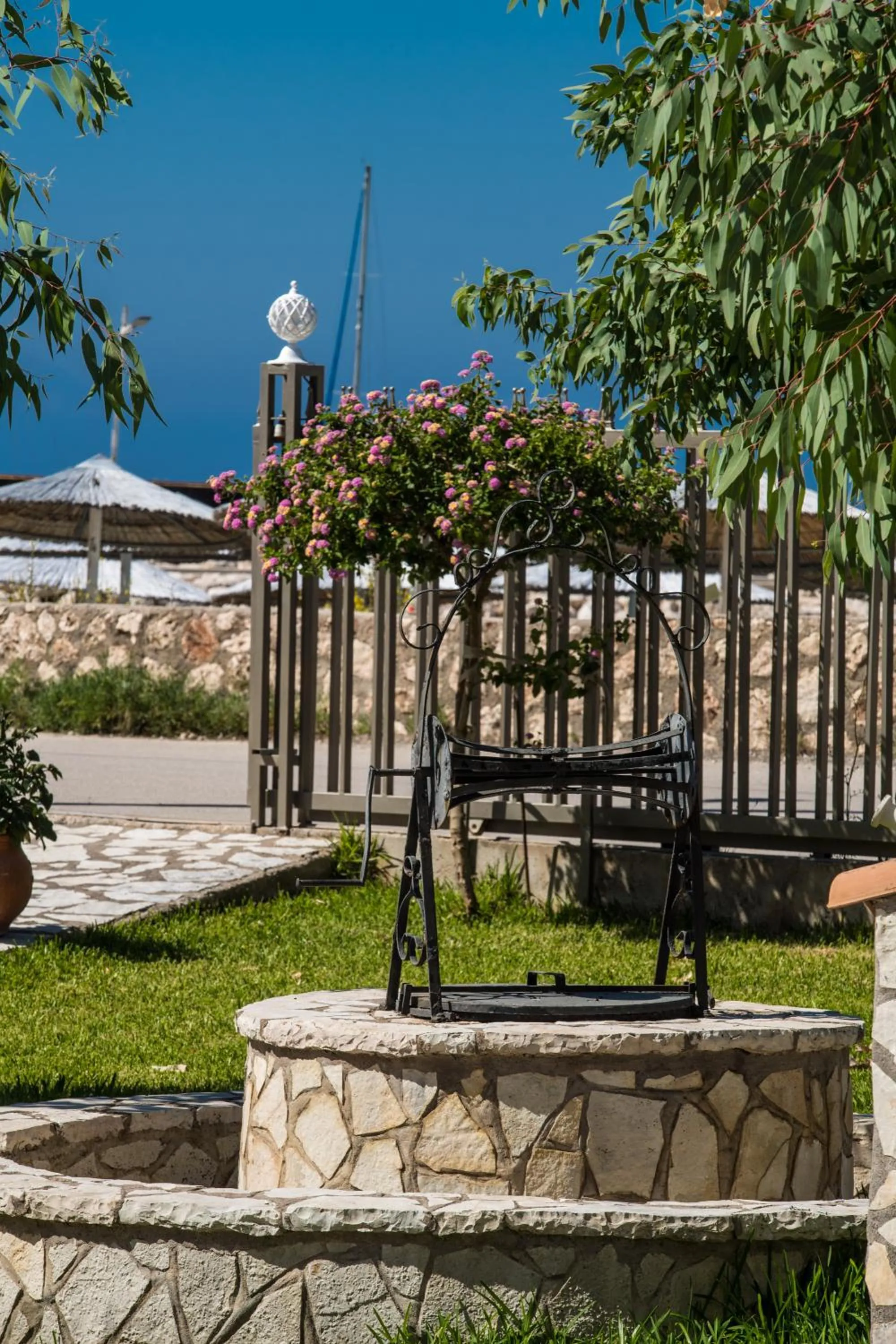 Decorative detail in Akroyiali Resort
