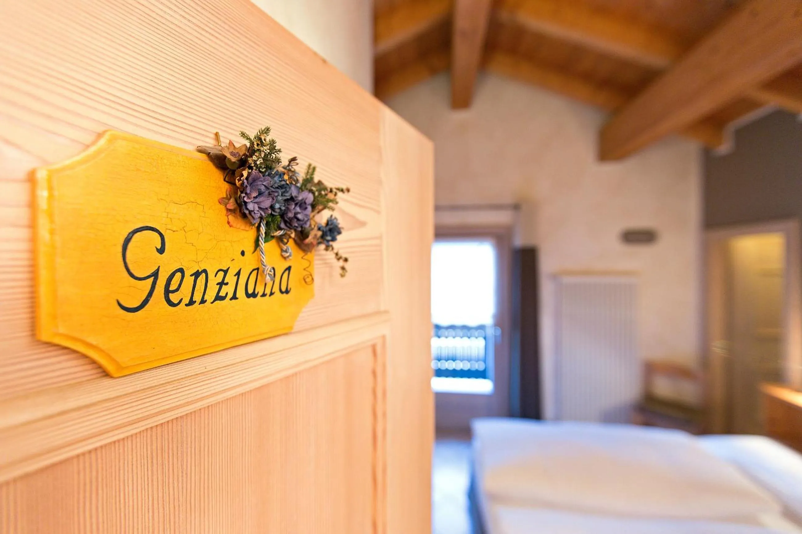 Logo/Certificate/Sign, Bed in Al Chestelet