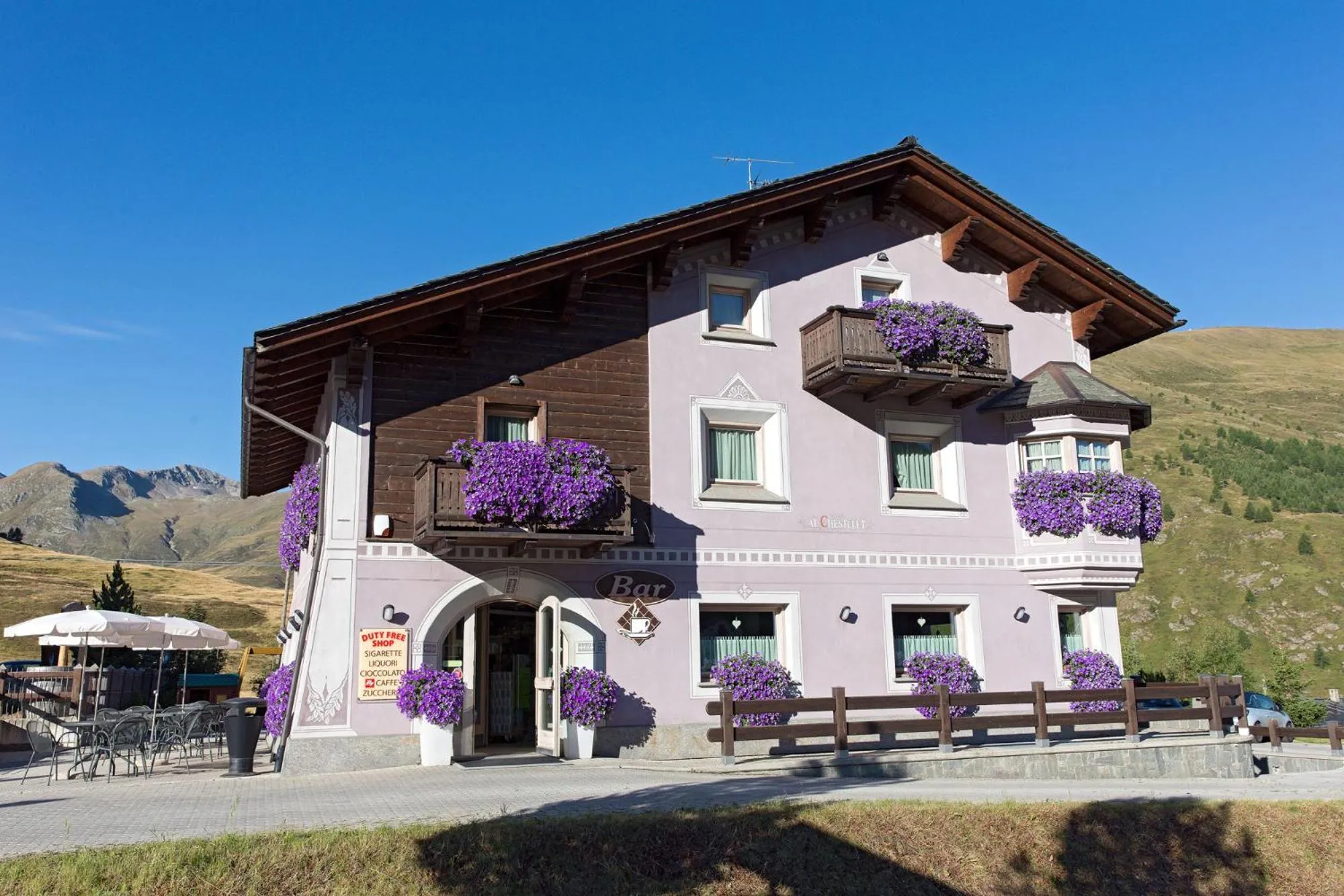 Facade/entrance in Al Chestelet