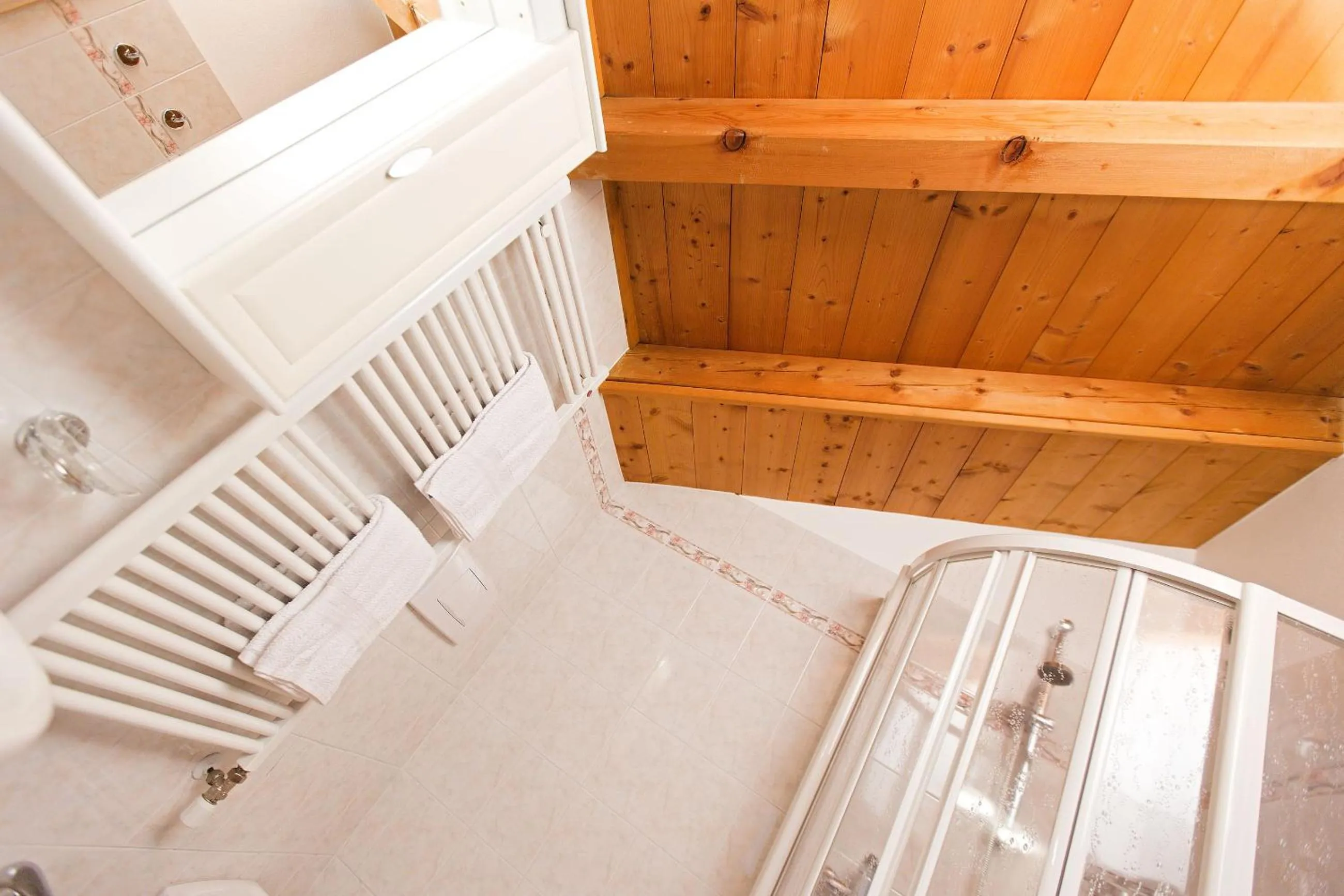 Shower in Al Chestelet