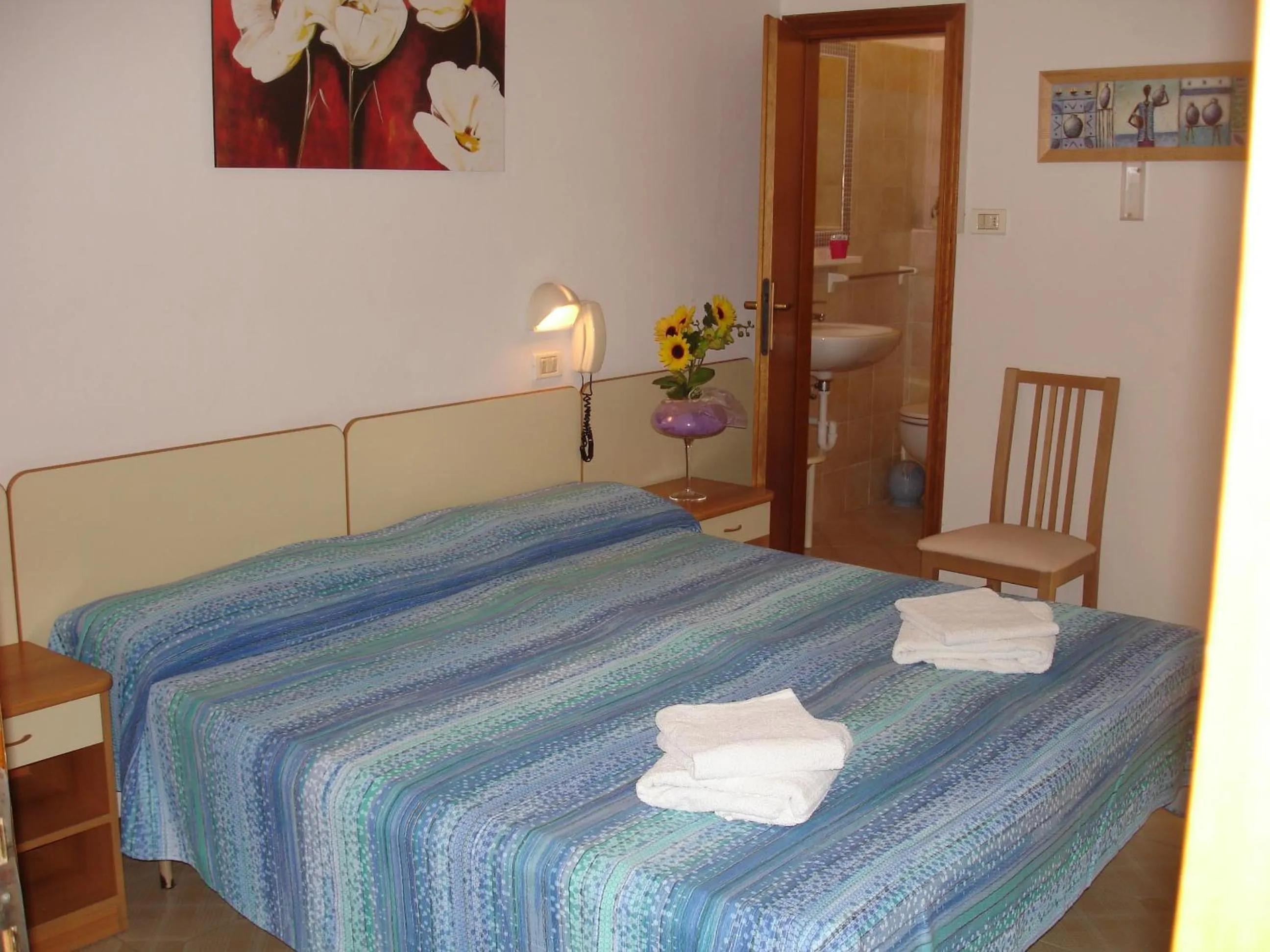 Photo of the whole room in Hotel Madrid