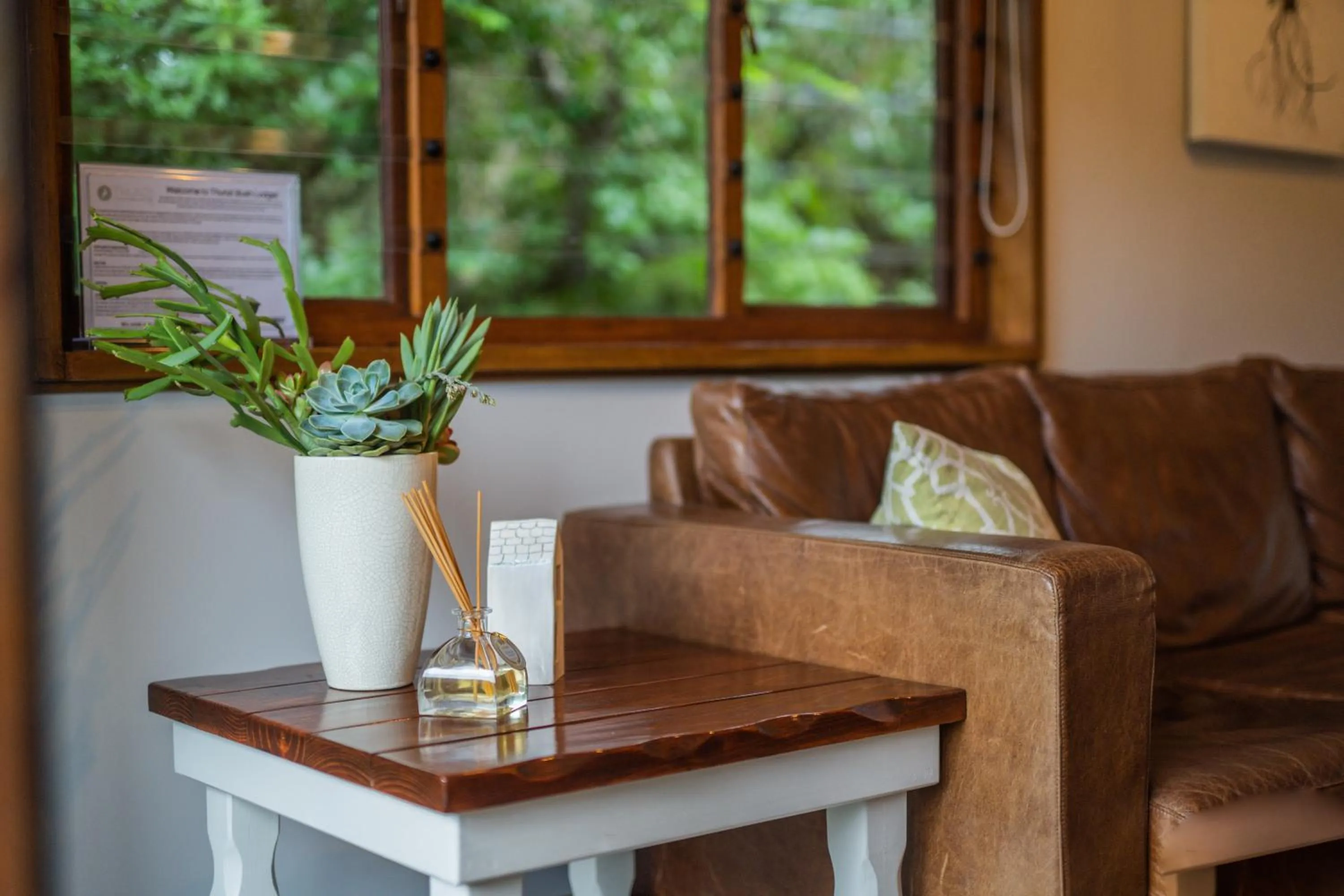 Living room in Thunzi Bush Lodge