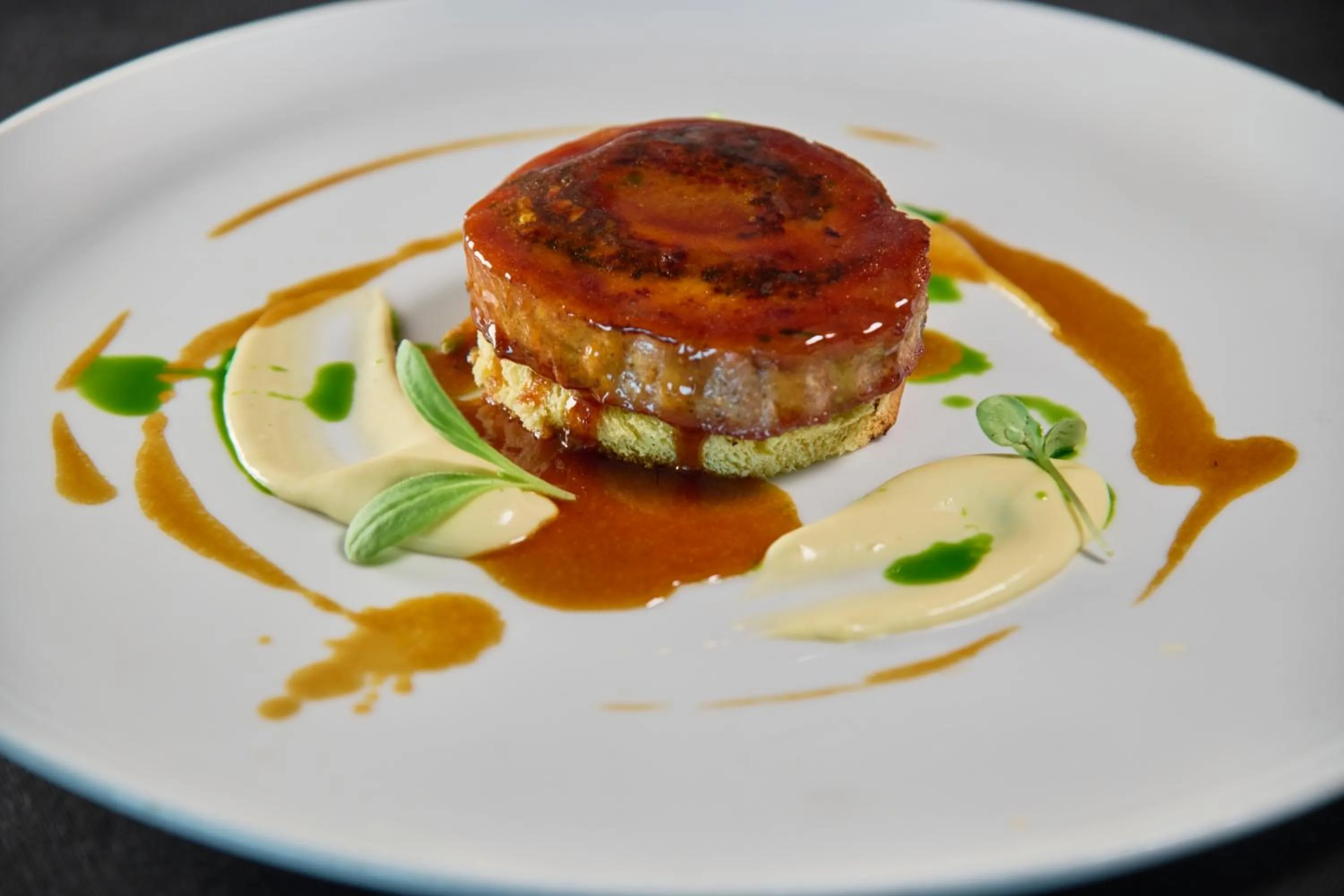 Restaurant/places to eat in Farol Hotel