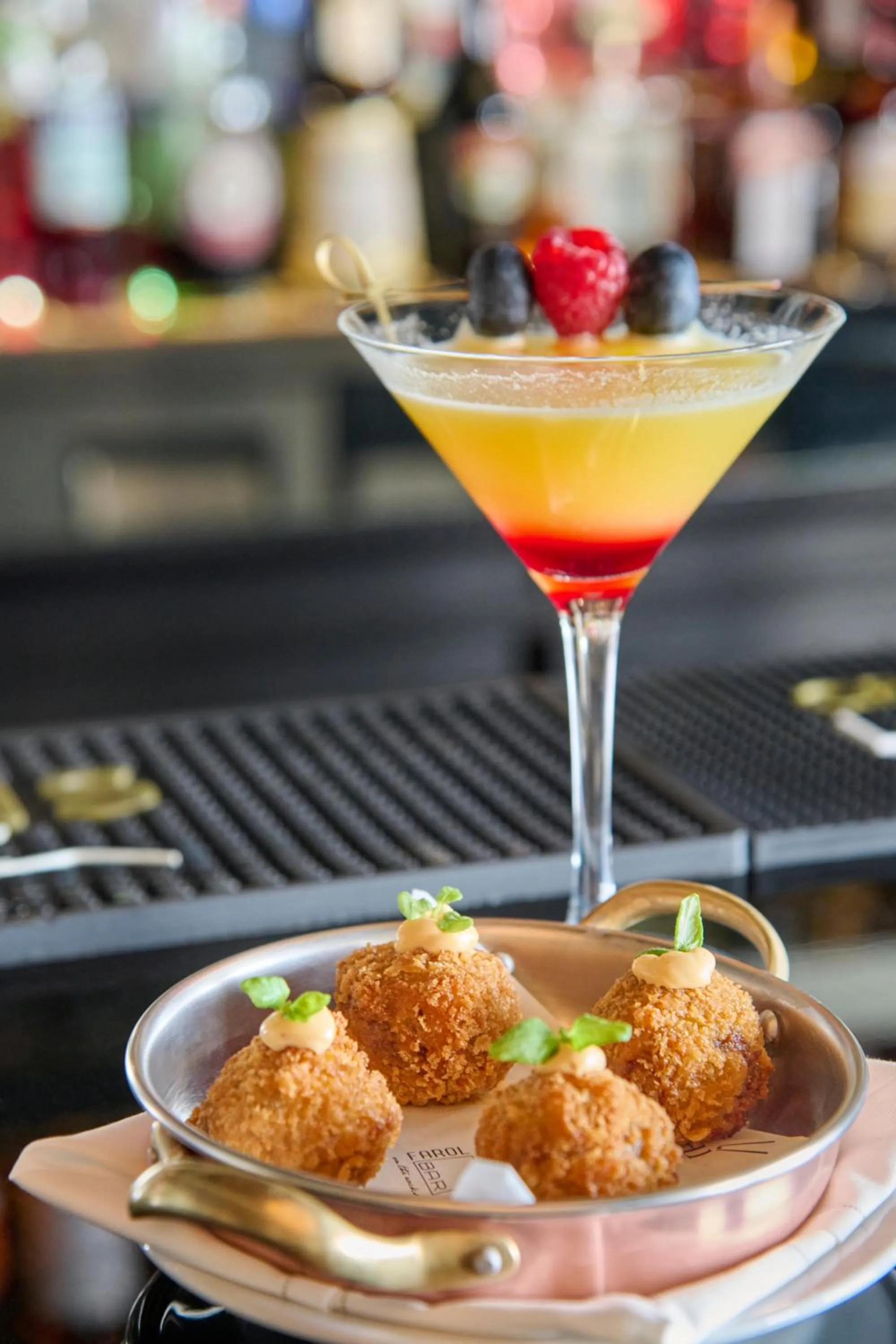 Restaurant/places to eat in Farol Hotel