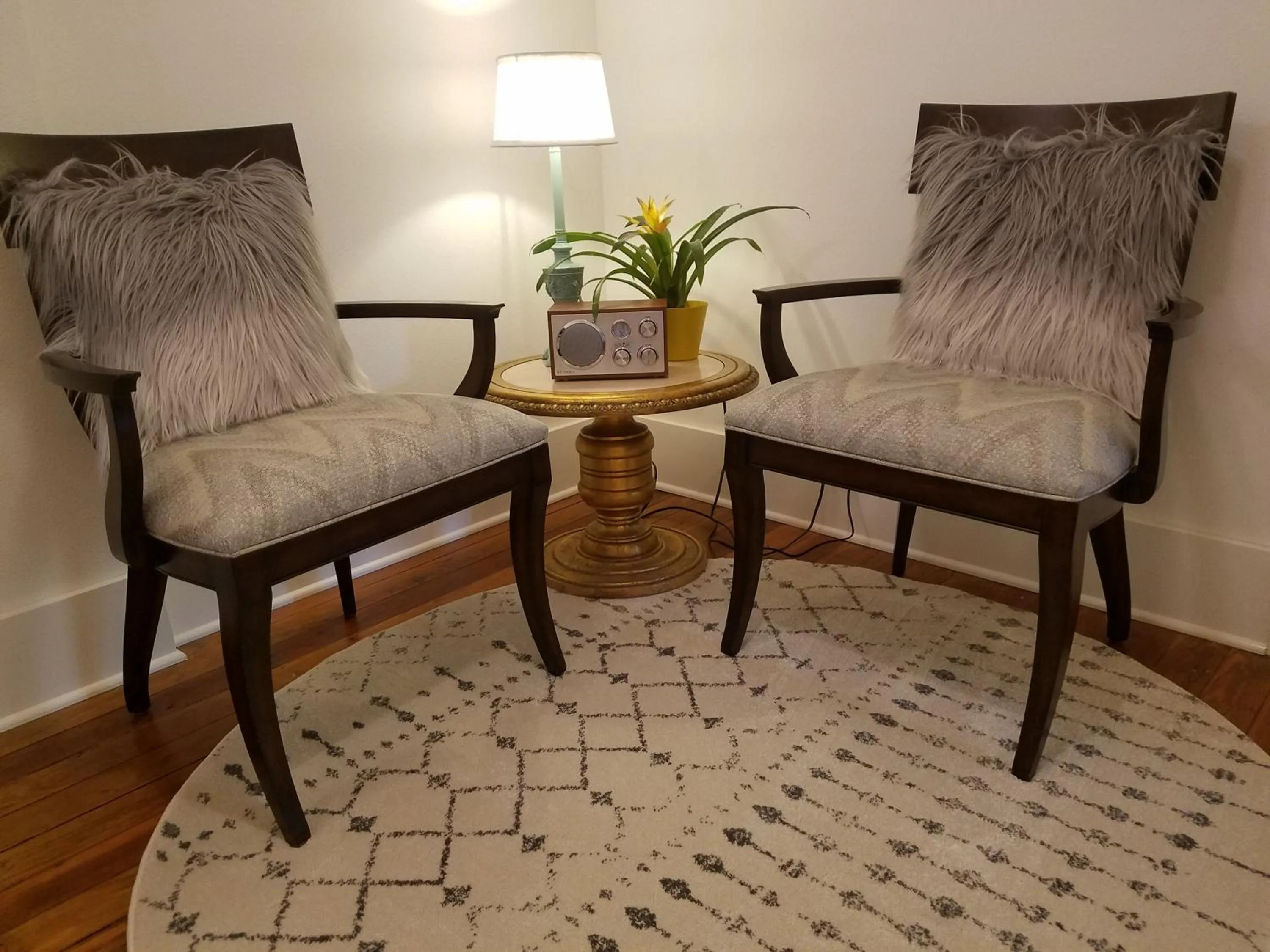 Seating area in Abita Springs Hotel