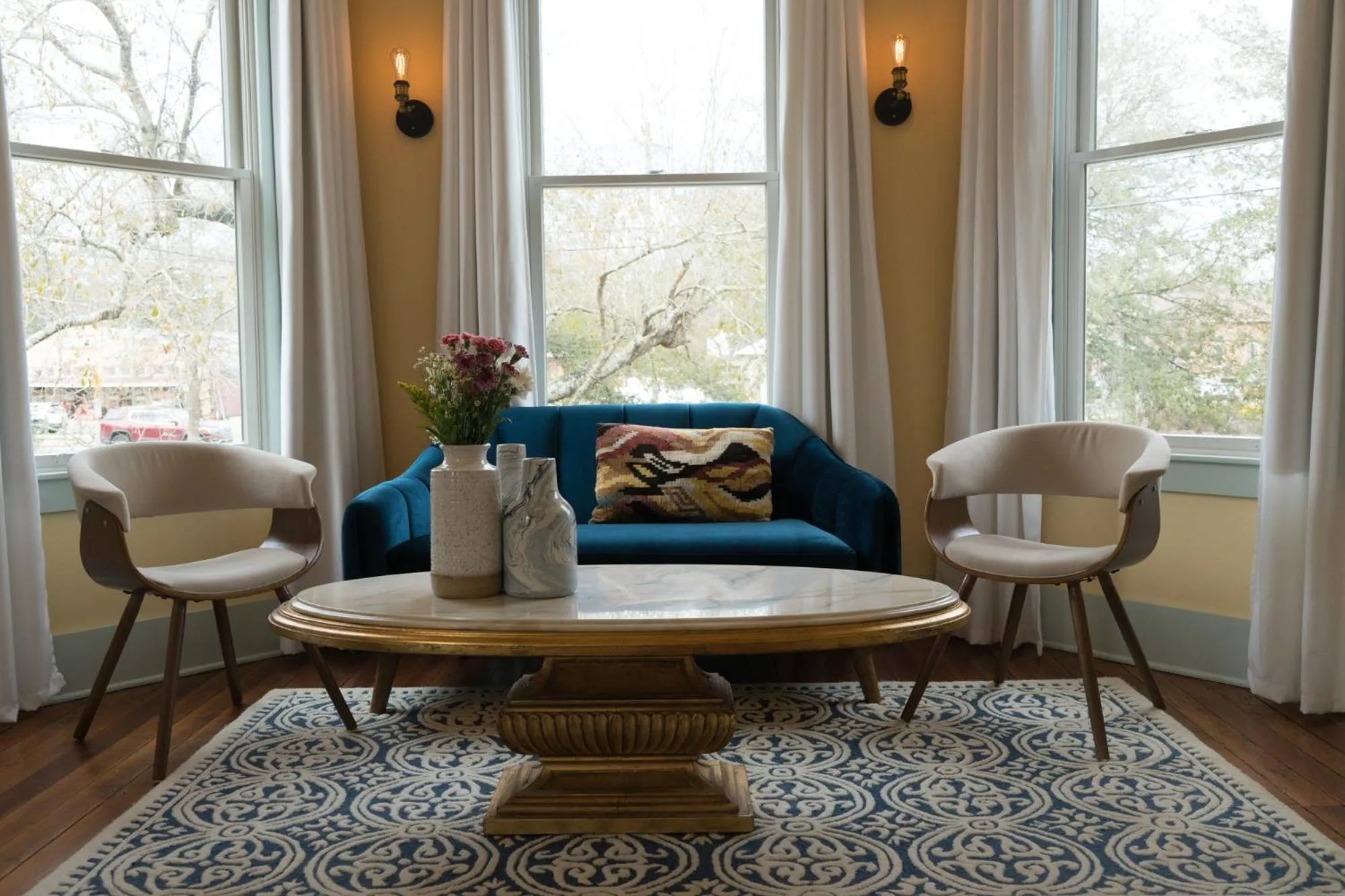Seating area in Abita Springs Hotel