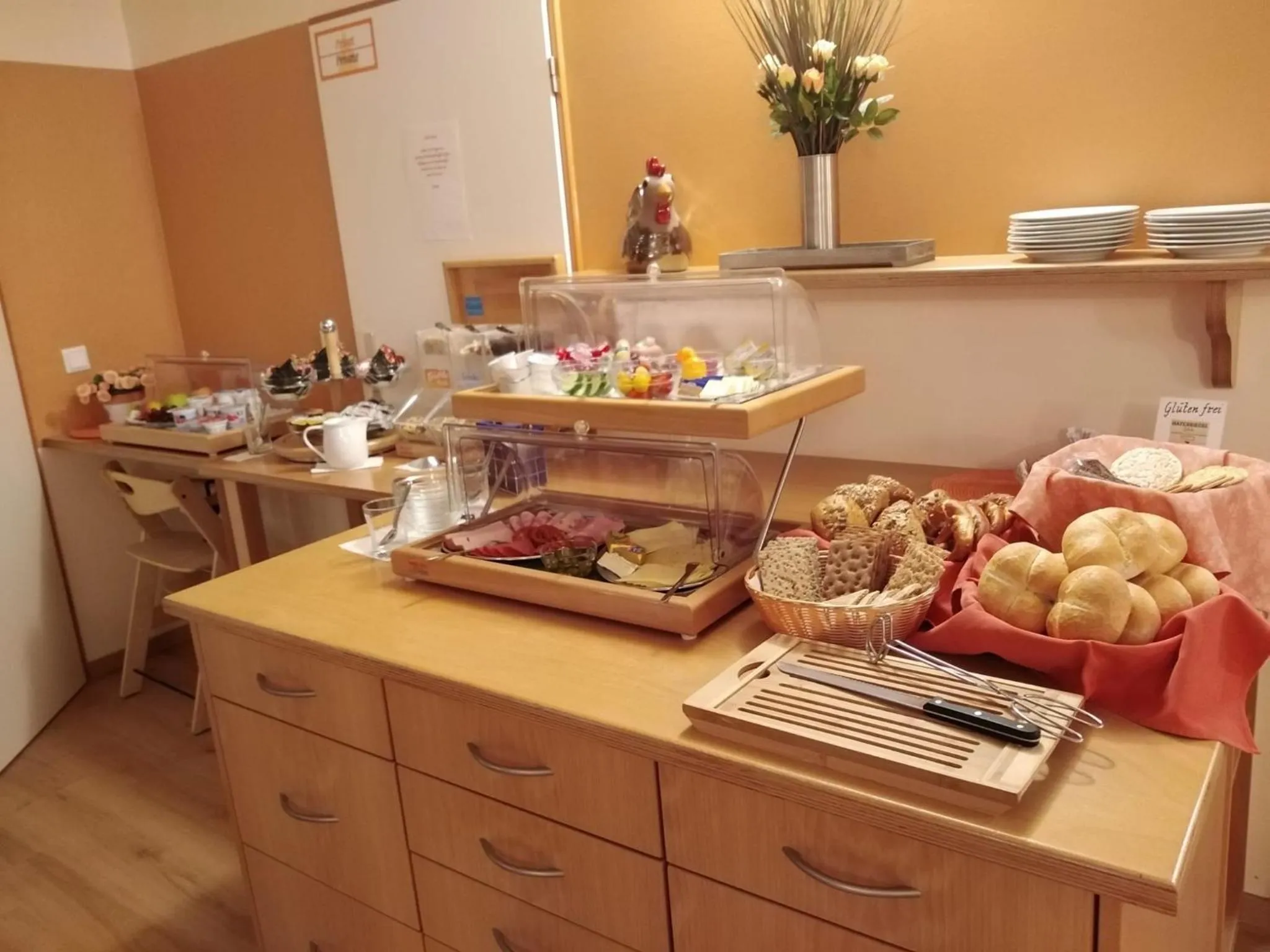 Buffet breakfast in Hotel Garni Haus zum Gutenberg