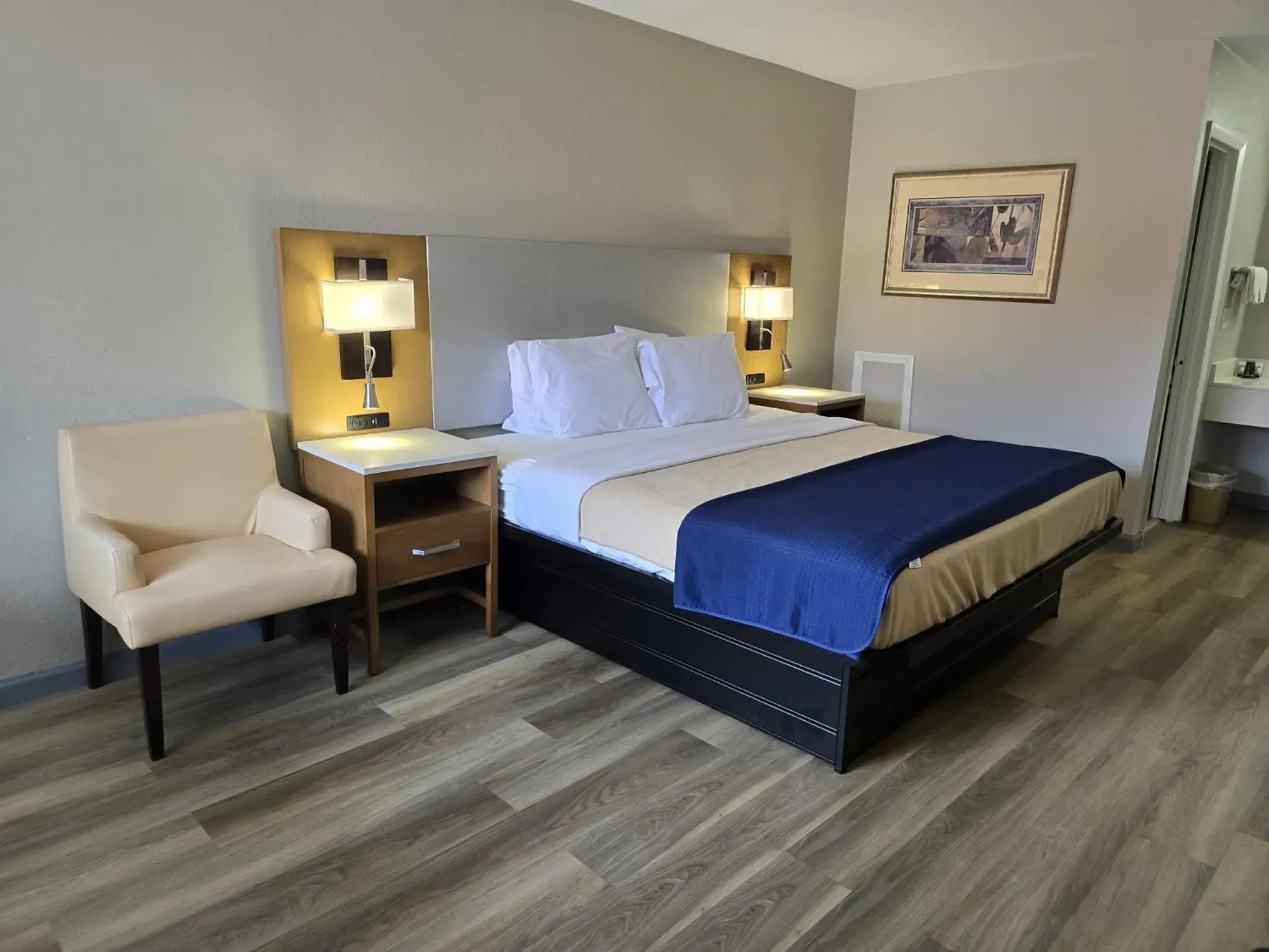 King Room - single occupancy in Americas Express Inn South Hill King Room - single occupancy in Americas Express Inn South Hill