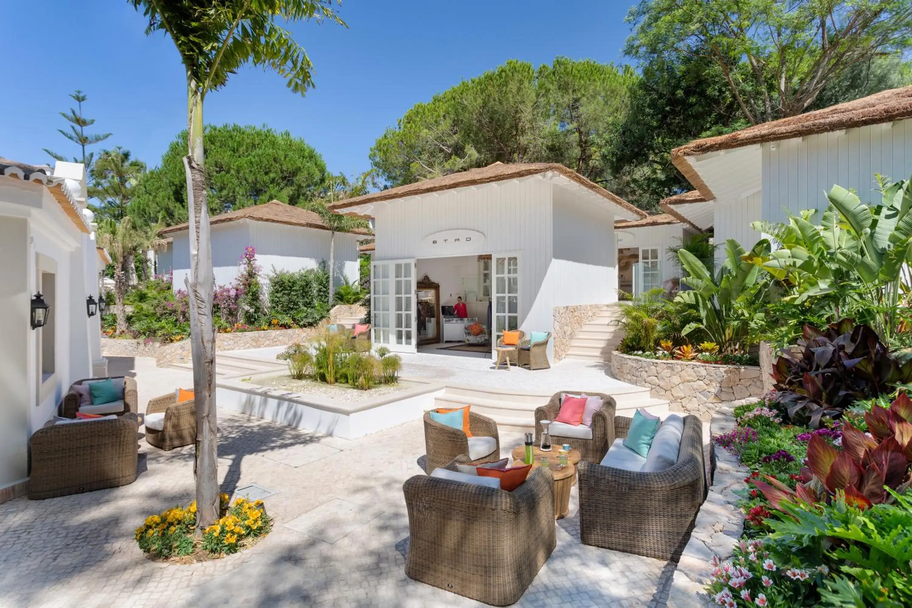 Property building in Vila Vita Parc Property building in Vila Vita Parc