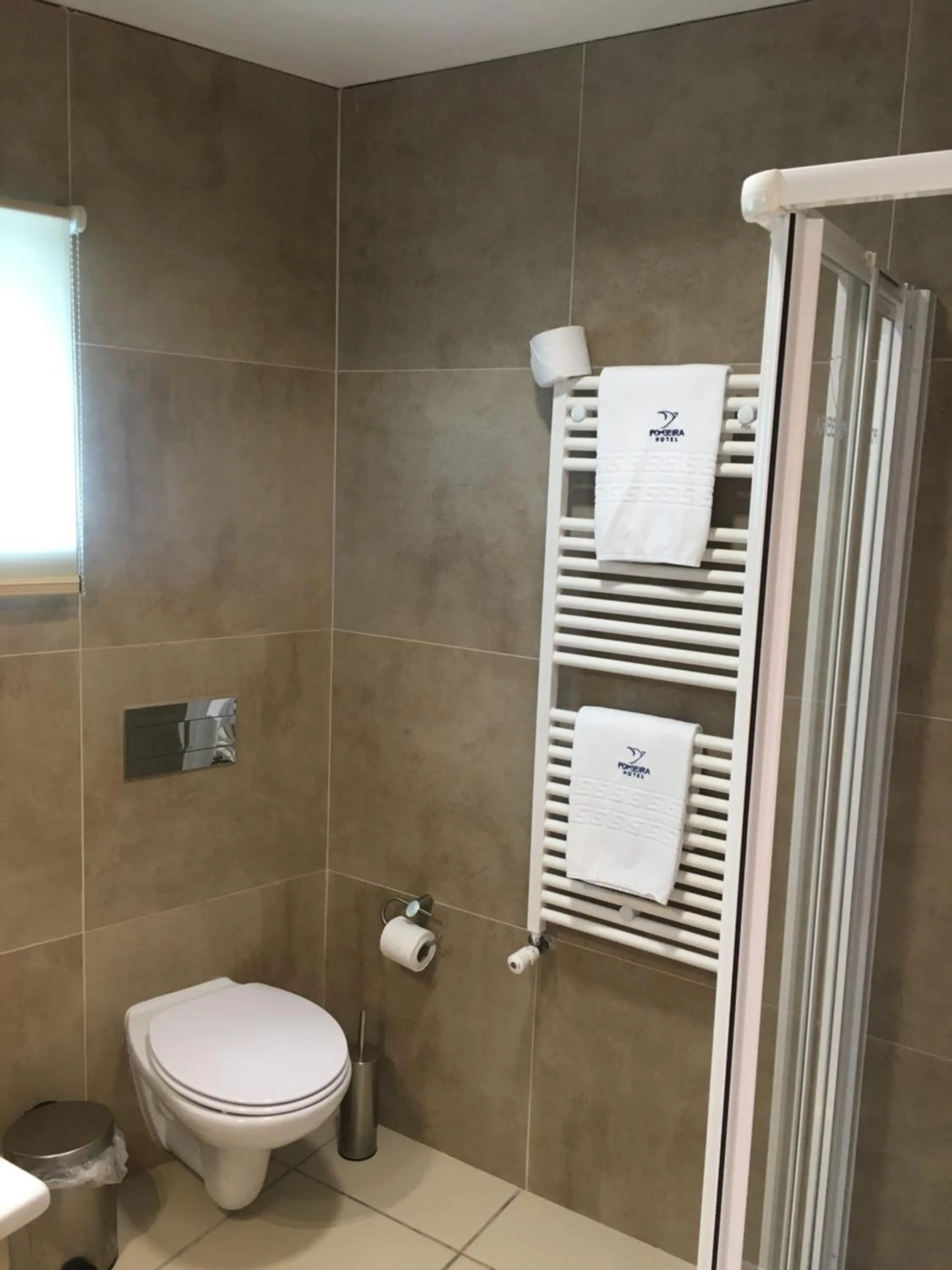 Bathroom in Hotel Pombeira