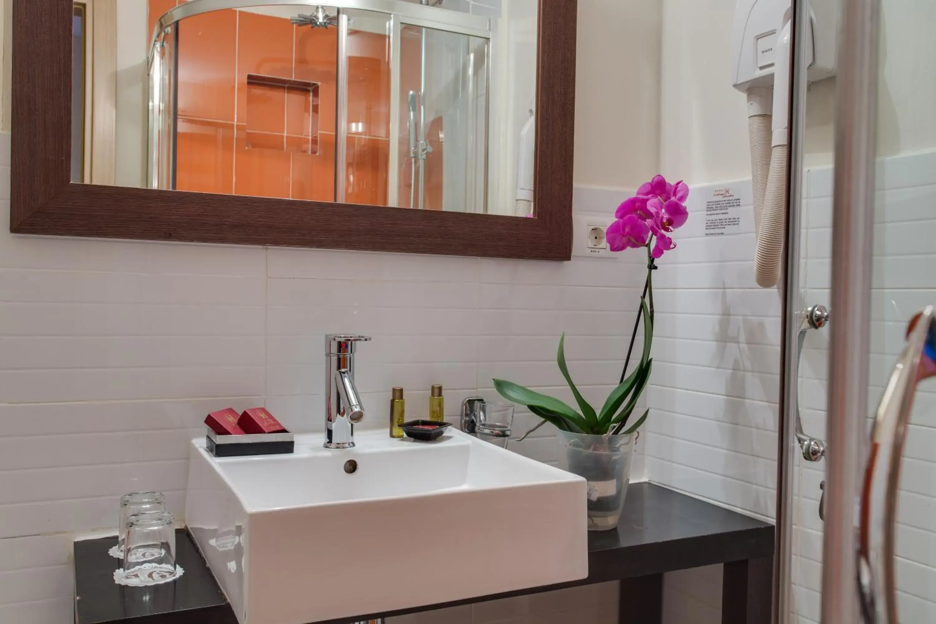 Bathroom in MOXA Bucharest Boutique Hotel Bathroom in MOXA Bucharest Boutique Hotel