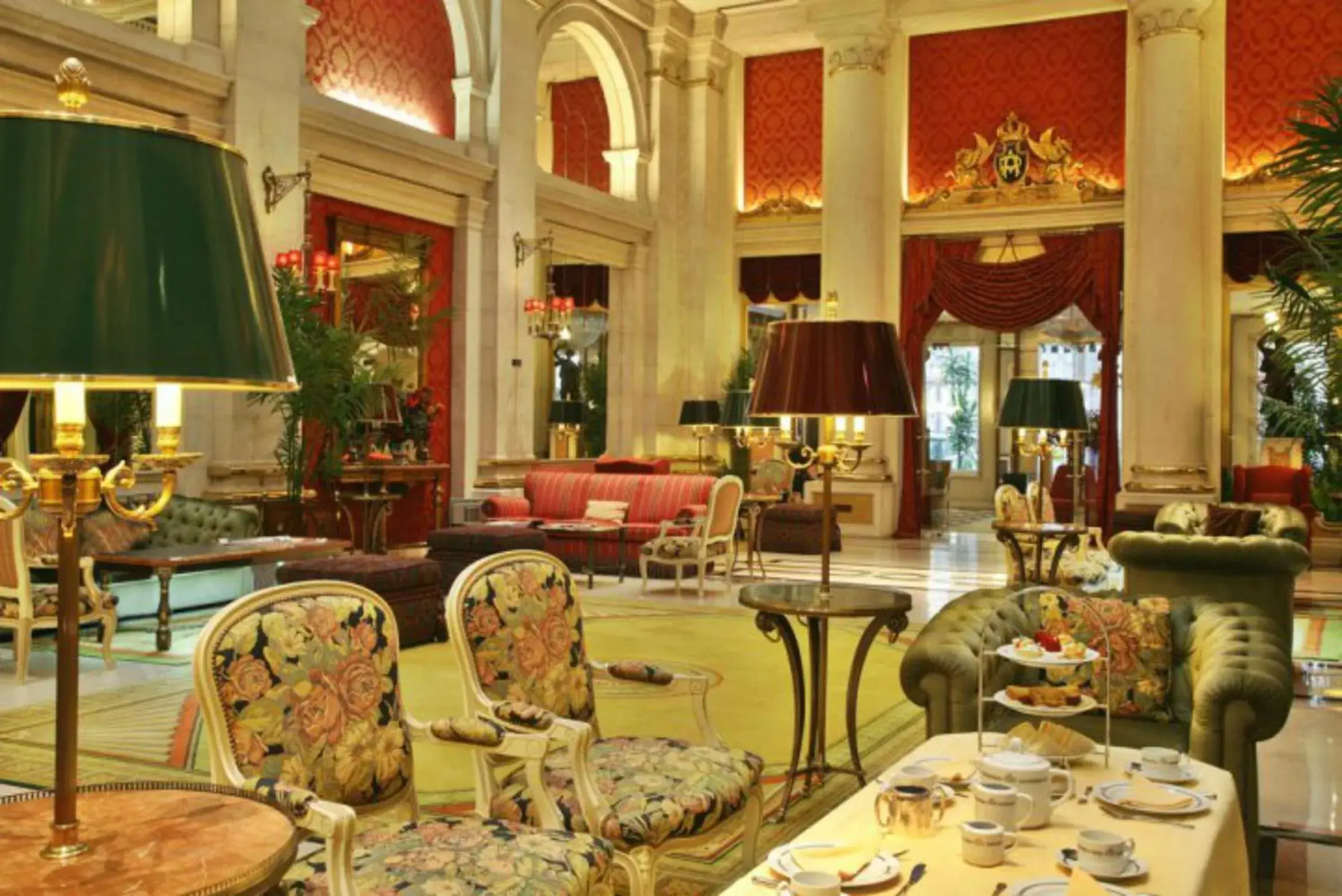 Lounge or bar in Hotel Avenida Palace Lounge or bar in Hotel Avenida Palace