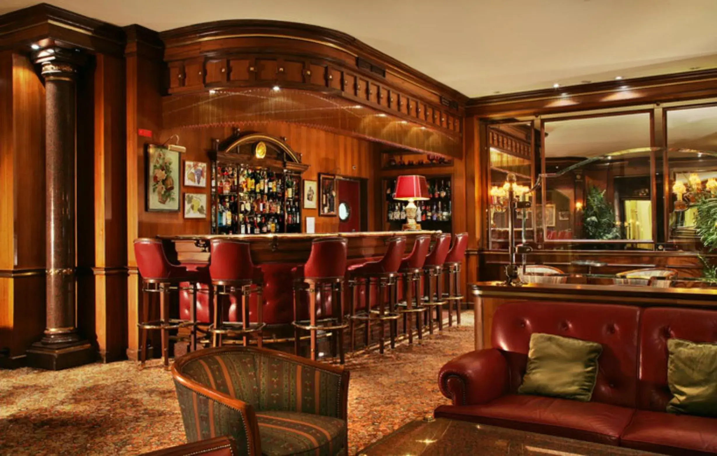 Lounge or bar in Hotel Avenida Palace Lounge or bar in Hotel Avenida Palace
