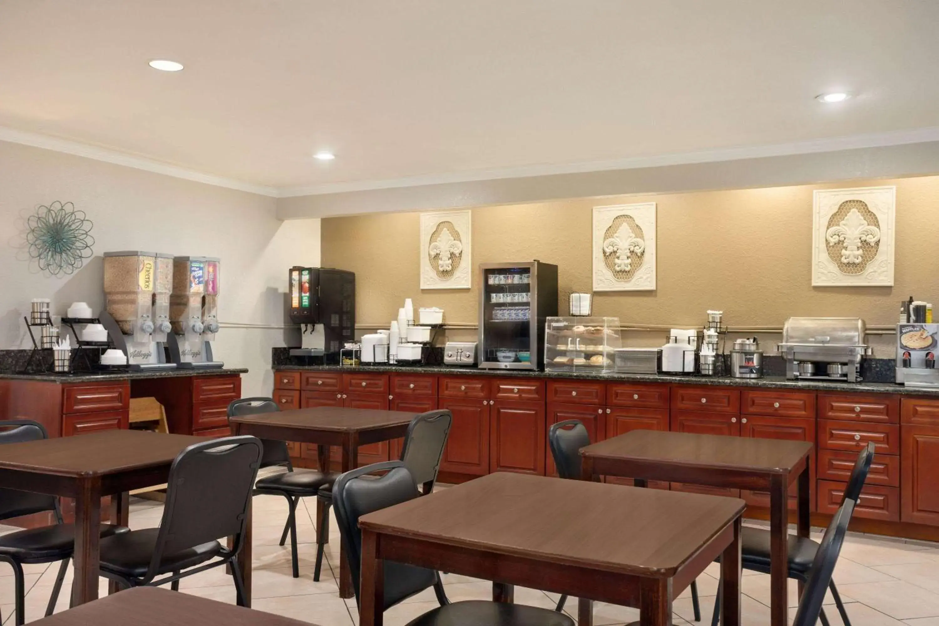 Breakfast in Baymont by Wyndham Kansas City KU Medical Center Breakfast in Baymont by Wyndham Kansas City KU Medical Center