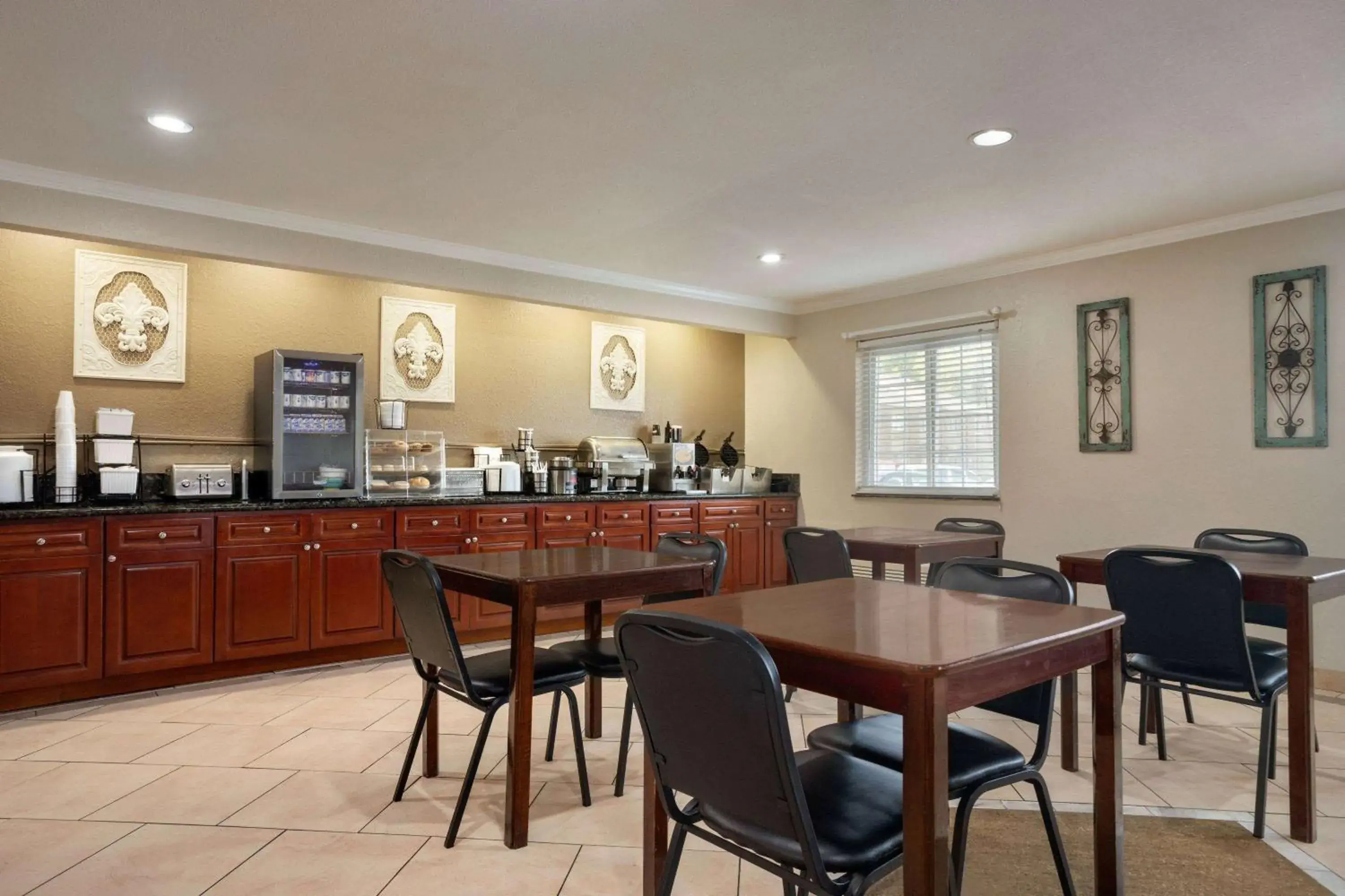 Breakfast in Baymont by Wyndham Kansas City KU Medical Center Breakfast in Baymont by Wyndham Kansas City KU Medical Center