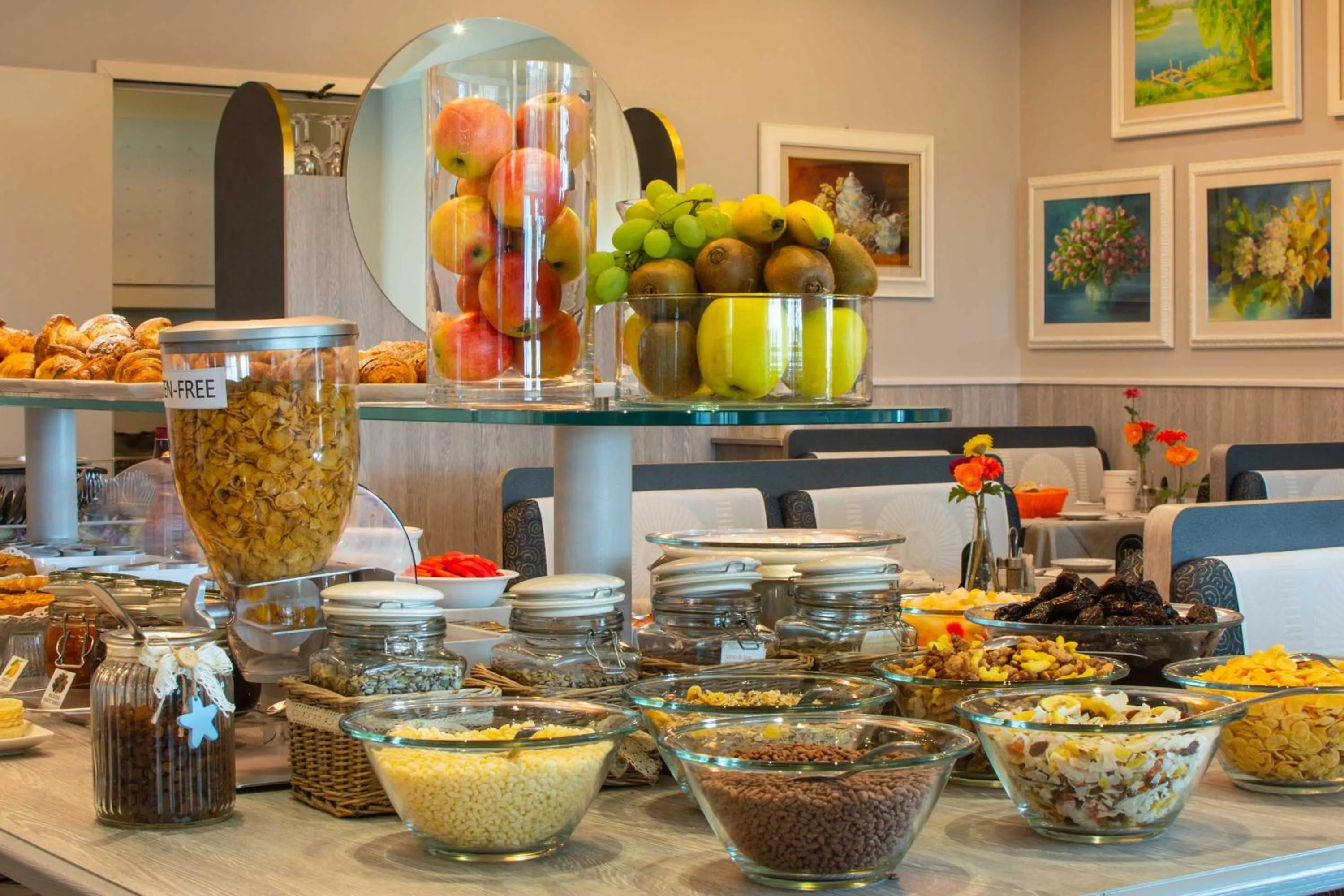 Buffet breakfast in Hotel Doriana