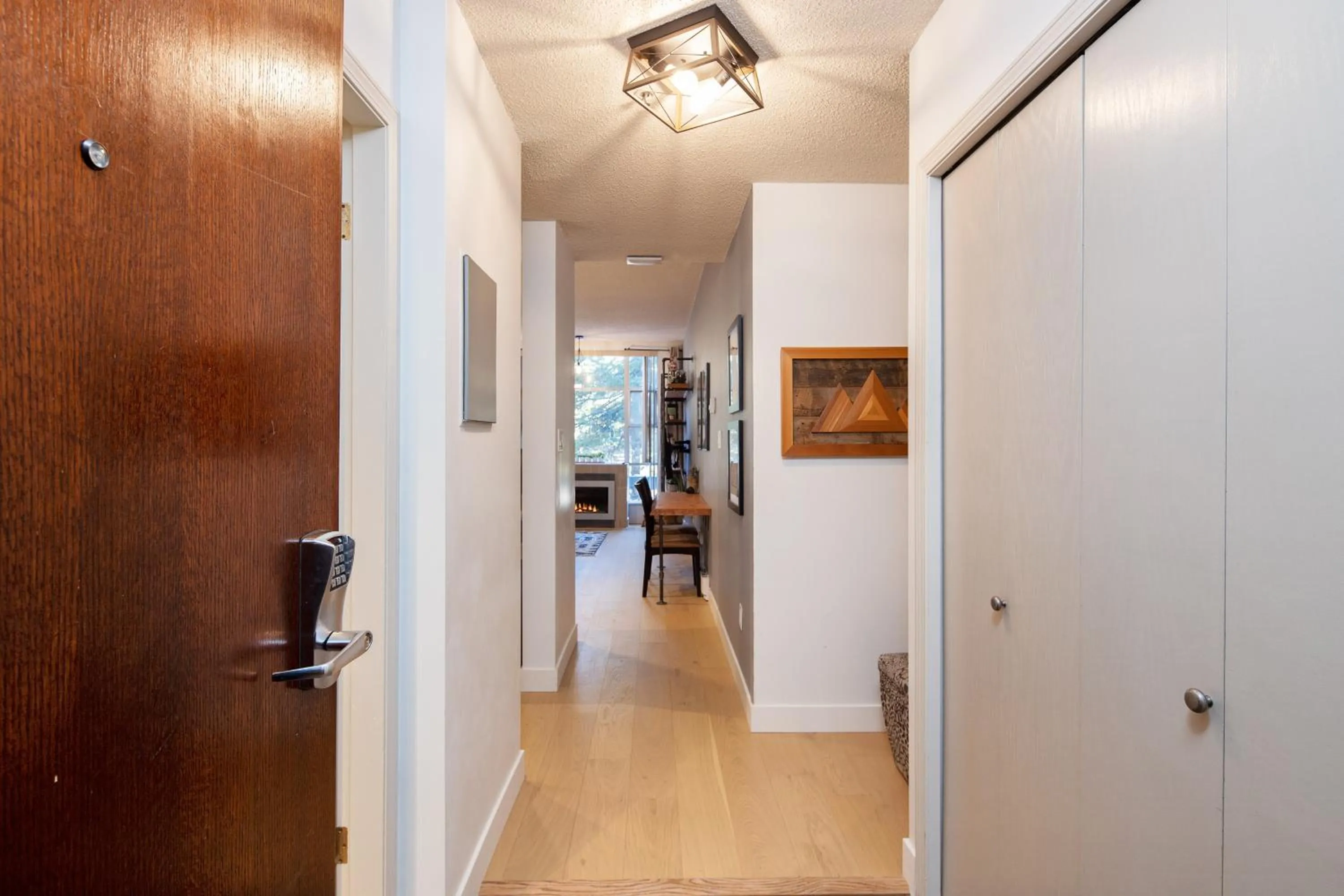 Bright Suite at Ski In/Out Glacier Lodge!