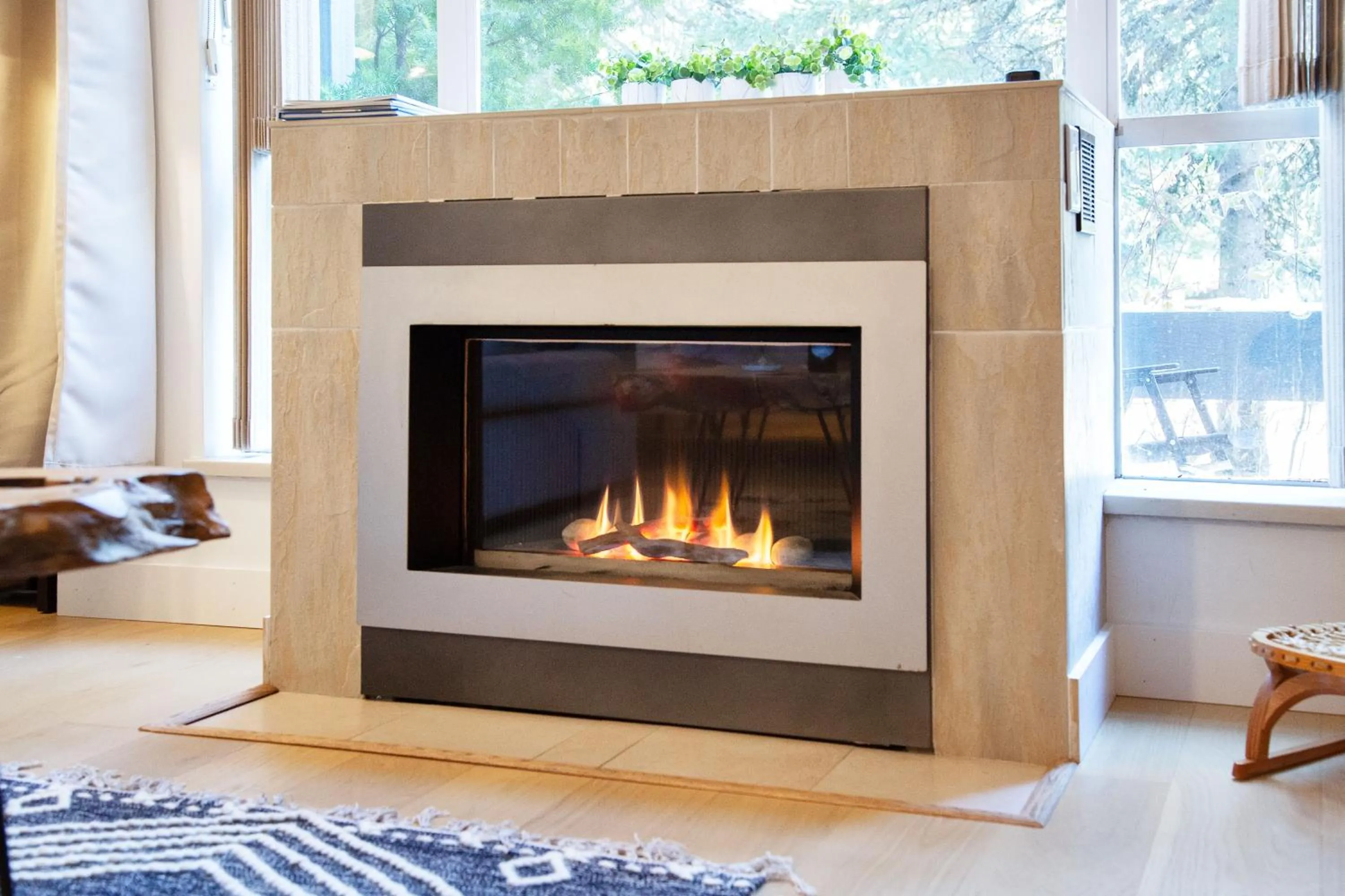 Bright Suite at Ski In/Out Glacier Lodge!