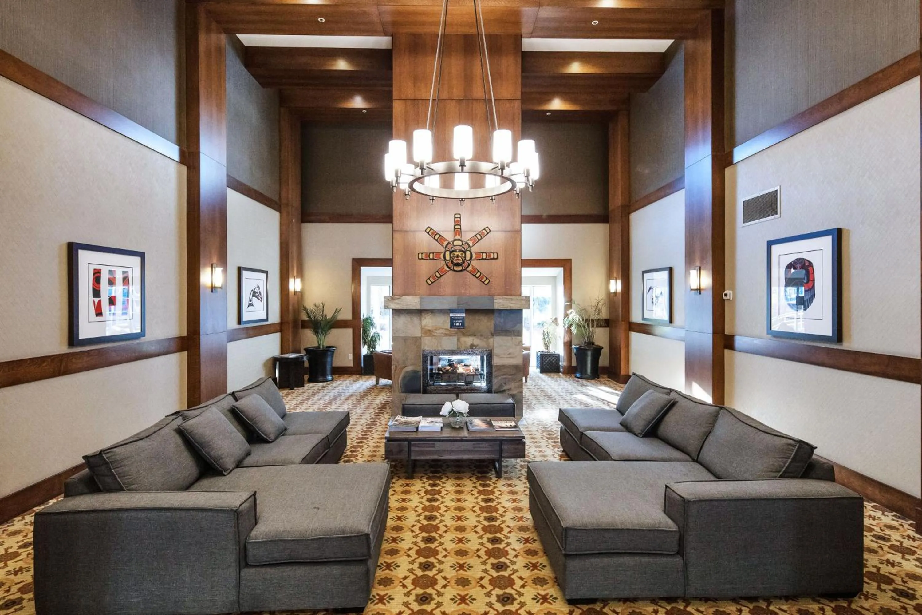 Bright Suite at Ski In/Out Glacier Lodge!