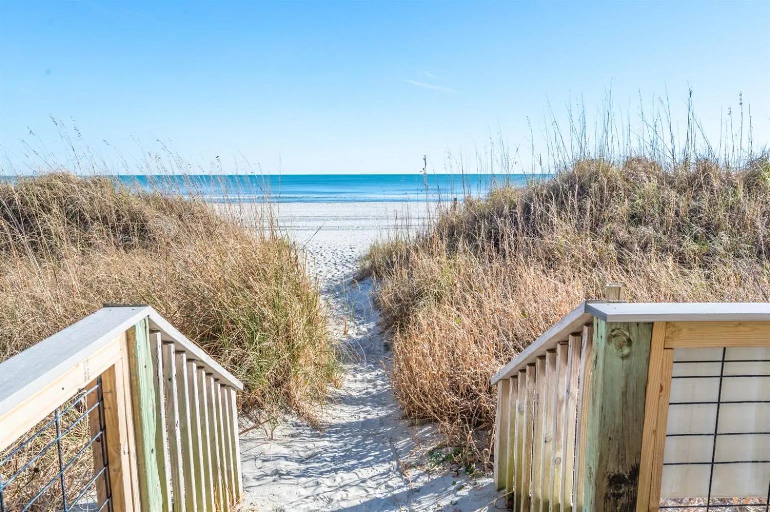 Oceanfront Views, Recently Renovated Kitchen,Pools