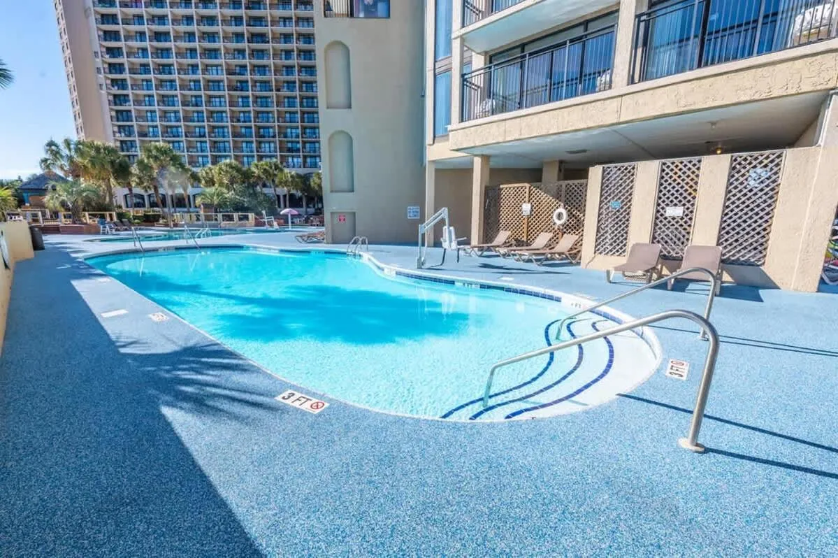 Oceanfront Views, Recently Renovated Kitchen,Pools