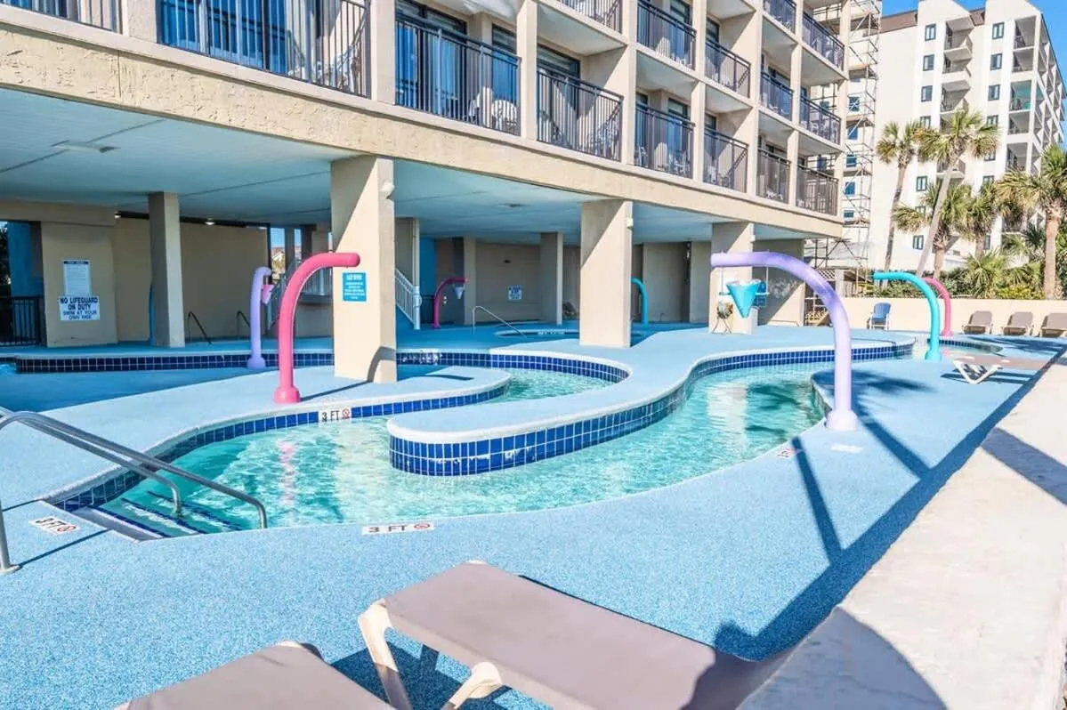 Oceanfront Views, Recently Renovated Kitchen,Pools