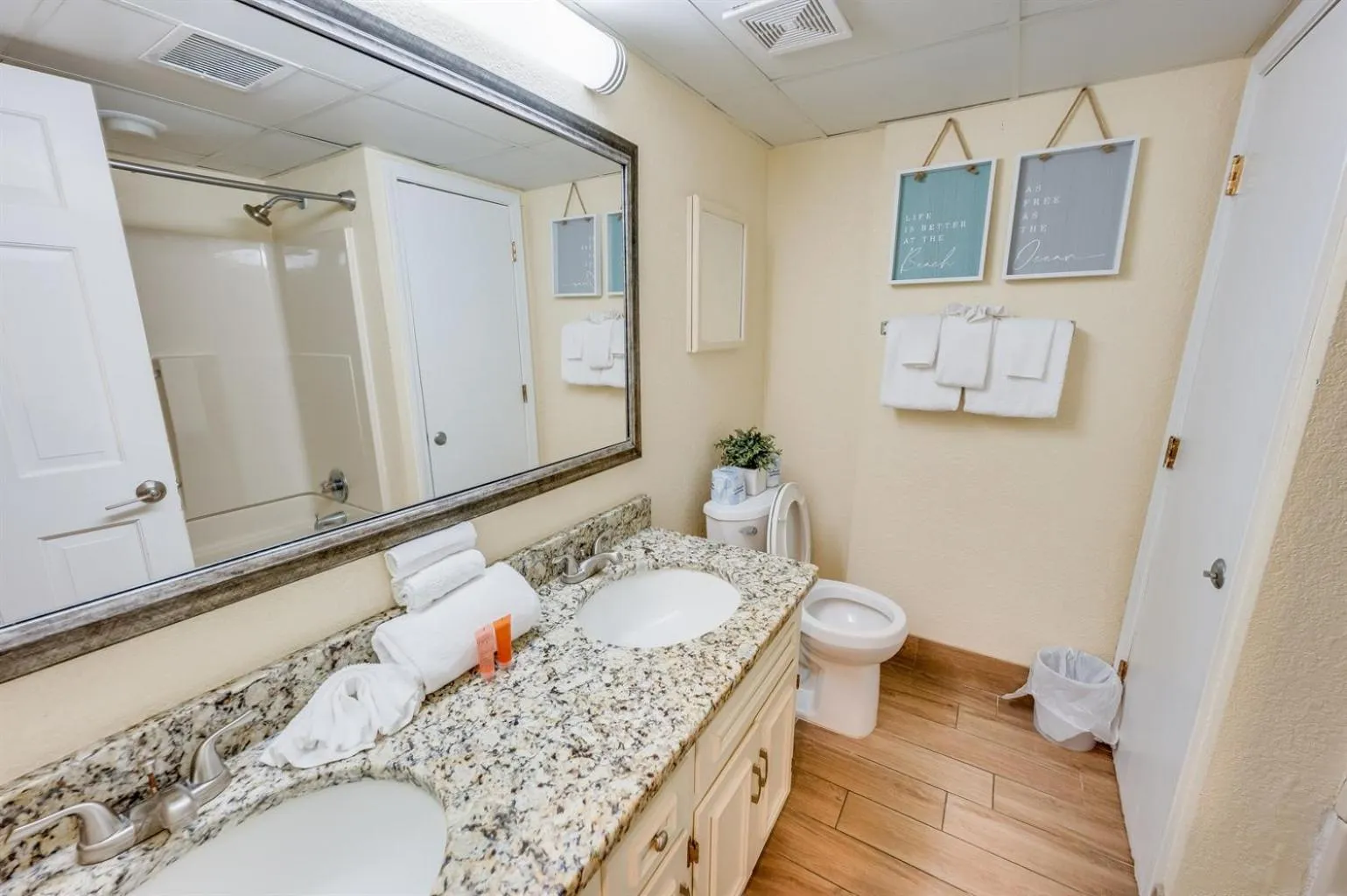 Oceanfront Views, Recently Renovated Kitchen,Pools