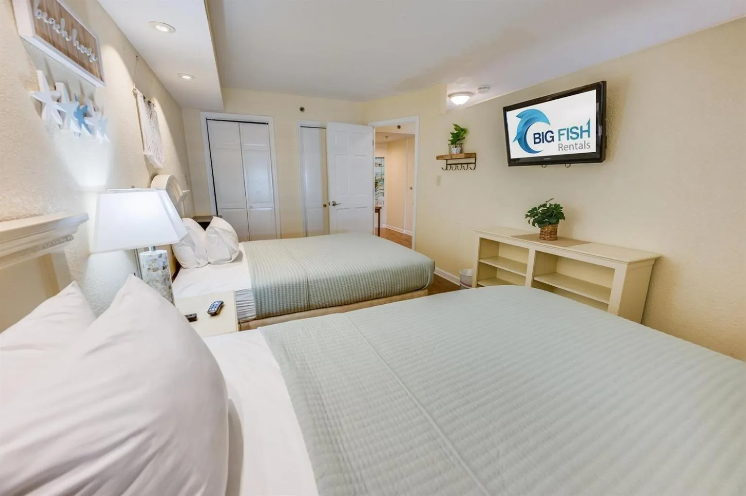 Bed in Oceanfront Views, Recently Renovated Kitchen,Pools