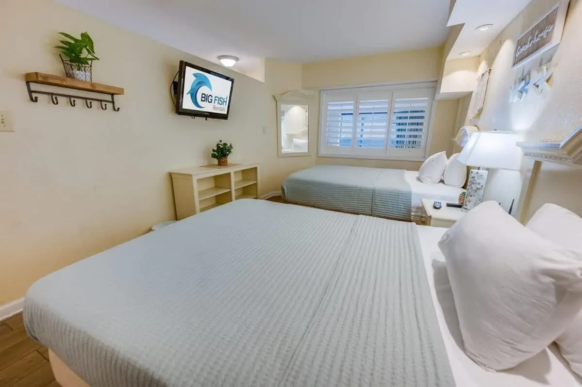 Bed in Oceanfront Views, Recently Renovated Kitchen,Pools