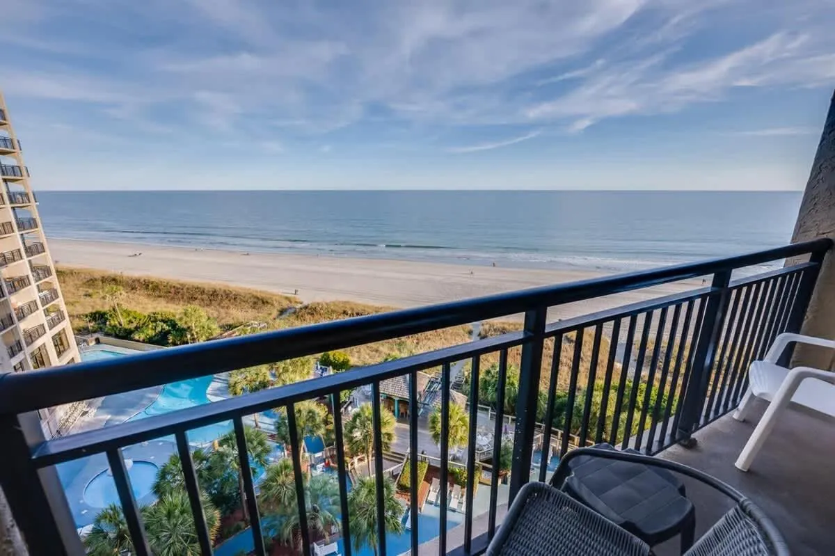Oceanfront Views, Recently Renovated Kitchen,Pools