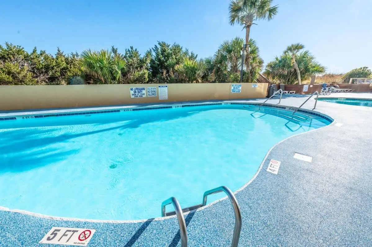 Oceanfront Views, Recently Renovated Kitchen,Pools