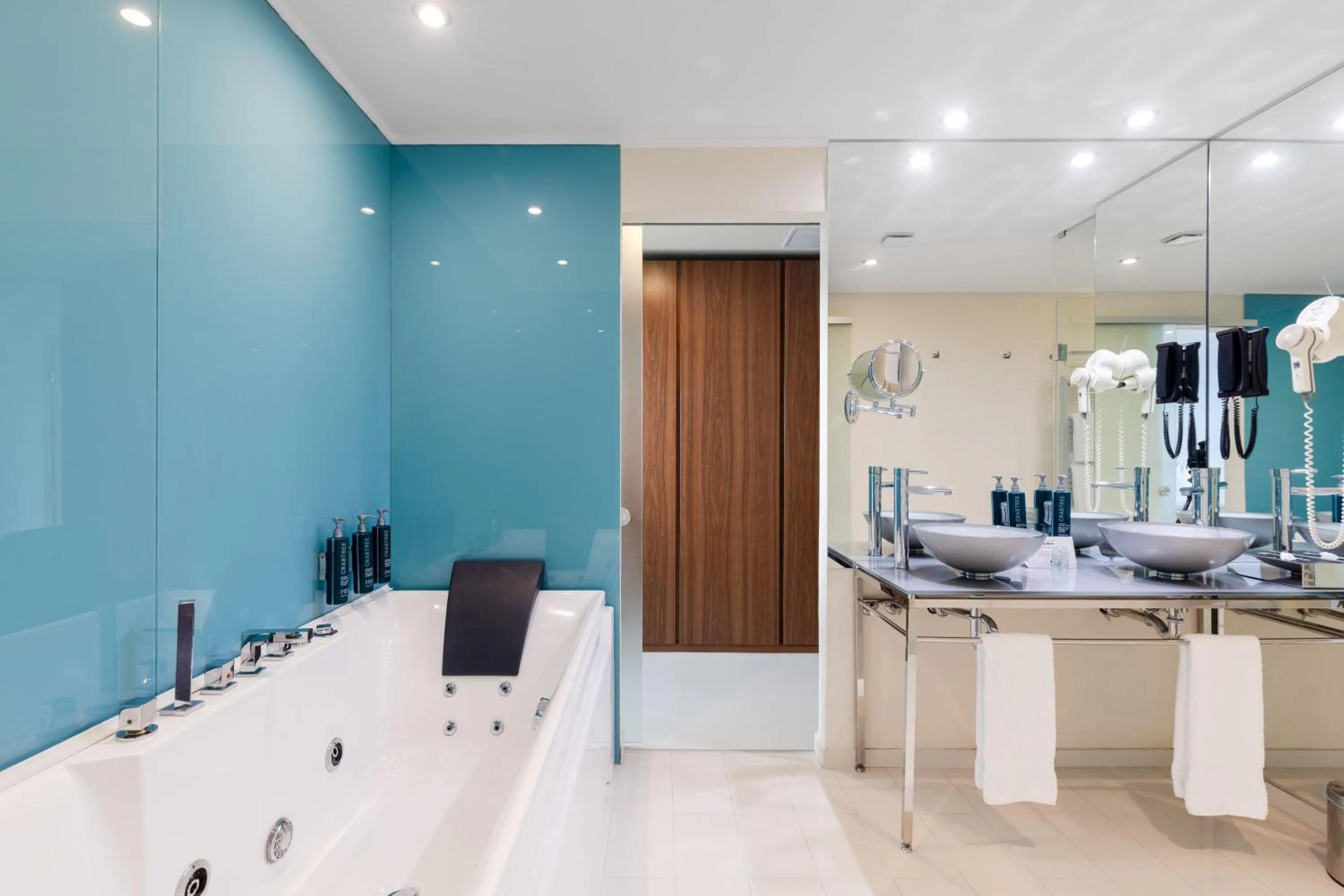 Bathroom in DoubleTree by Hilton Hotel Cluj - City Plaza