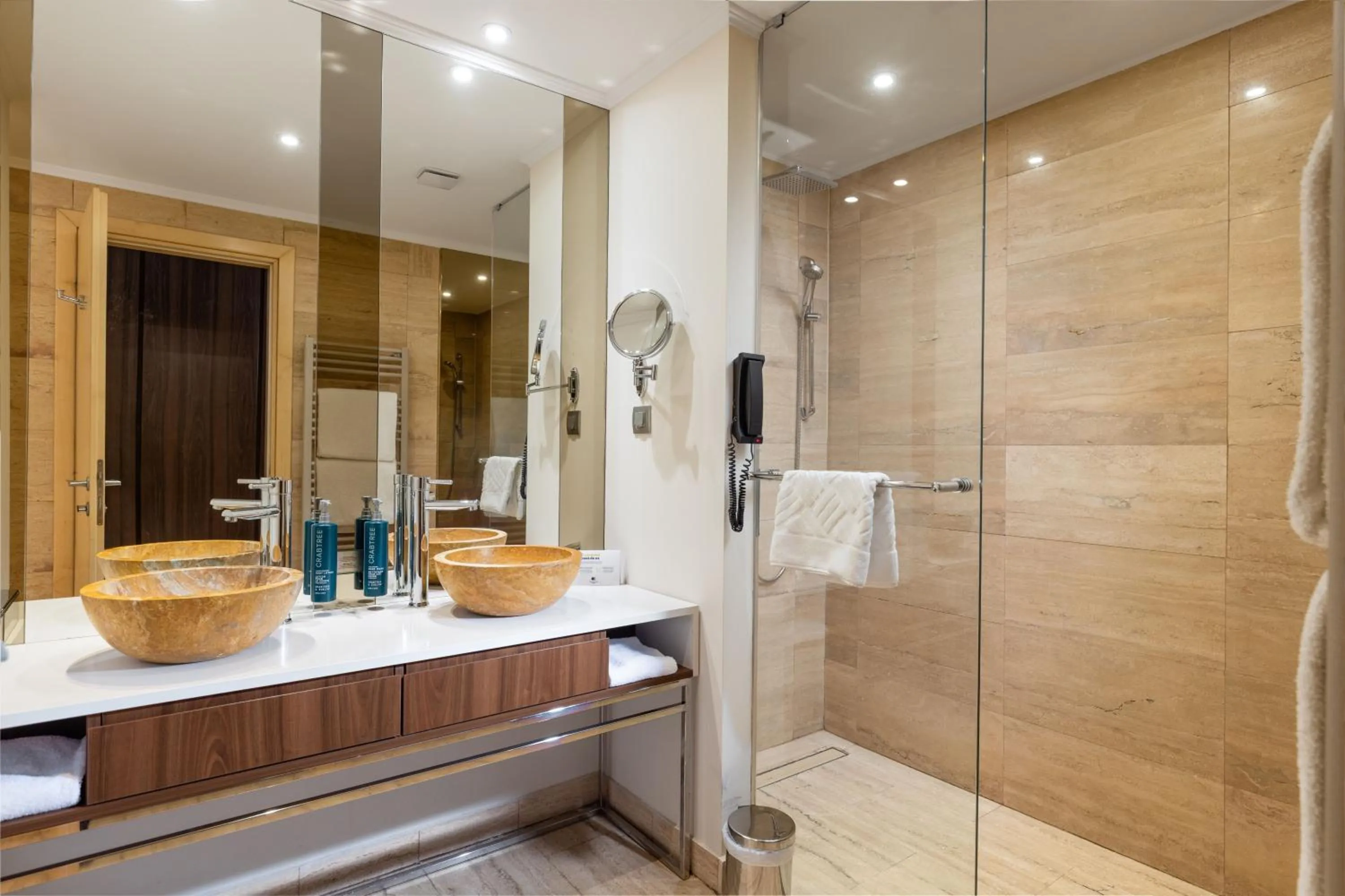 Bathroom in DoubleTree by Hilton Hotel Cluj - City Plaza