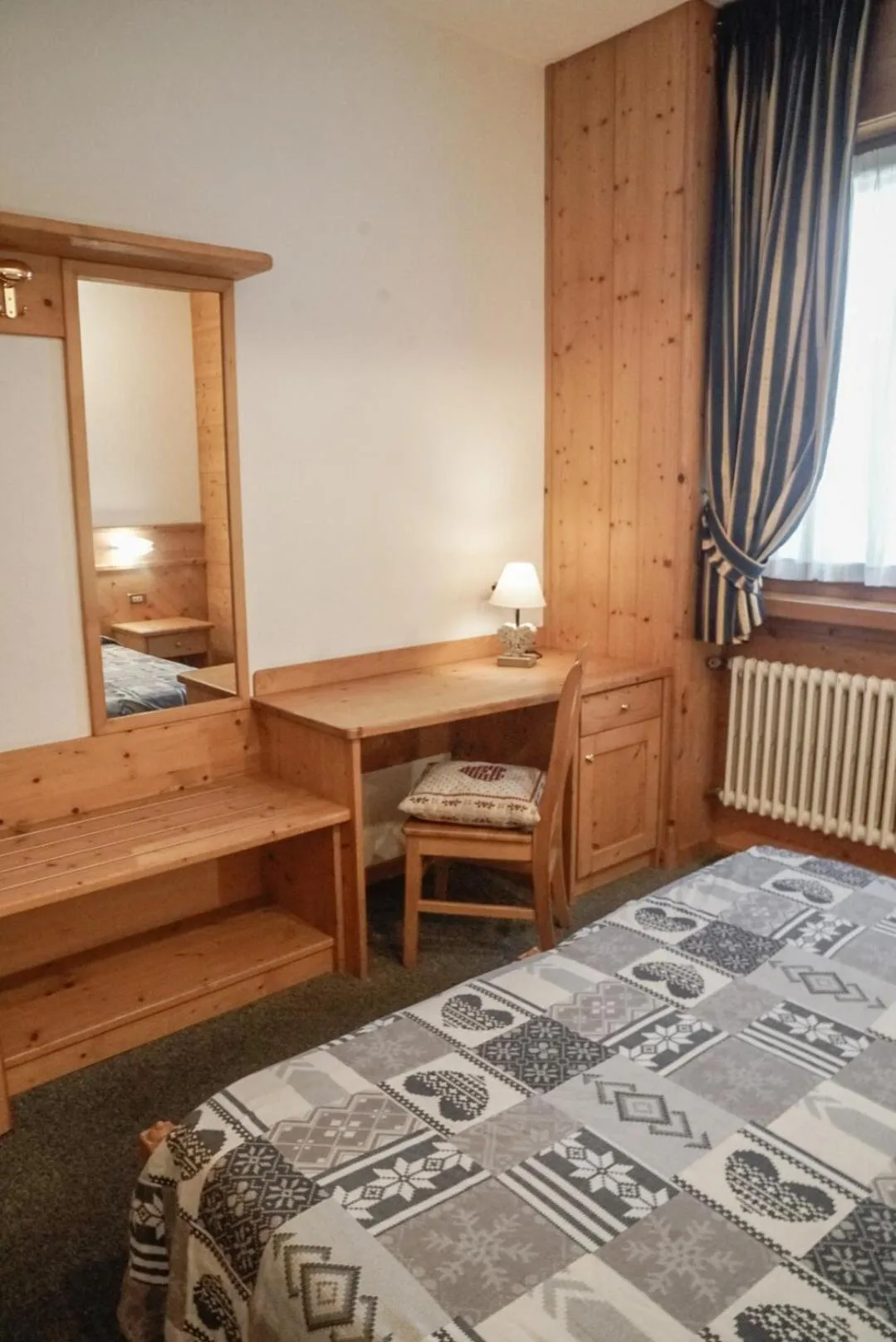 Photo of the whole room, Bed in Residence Sci Sport