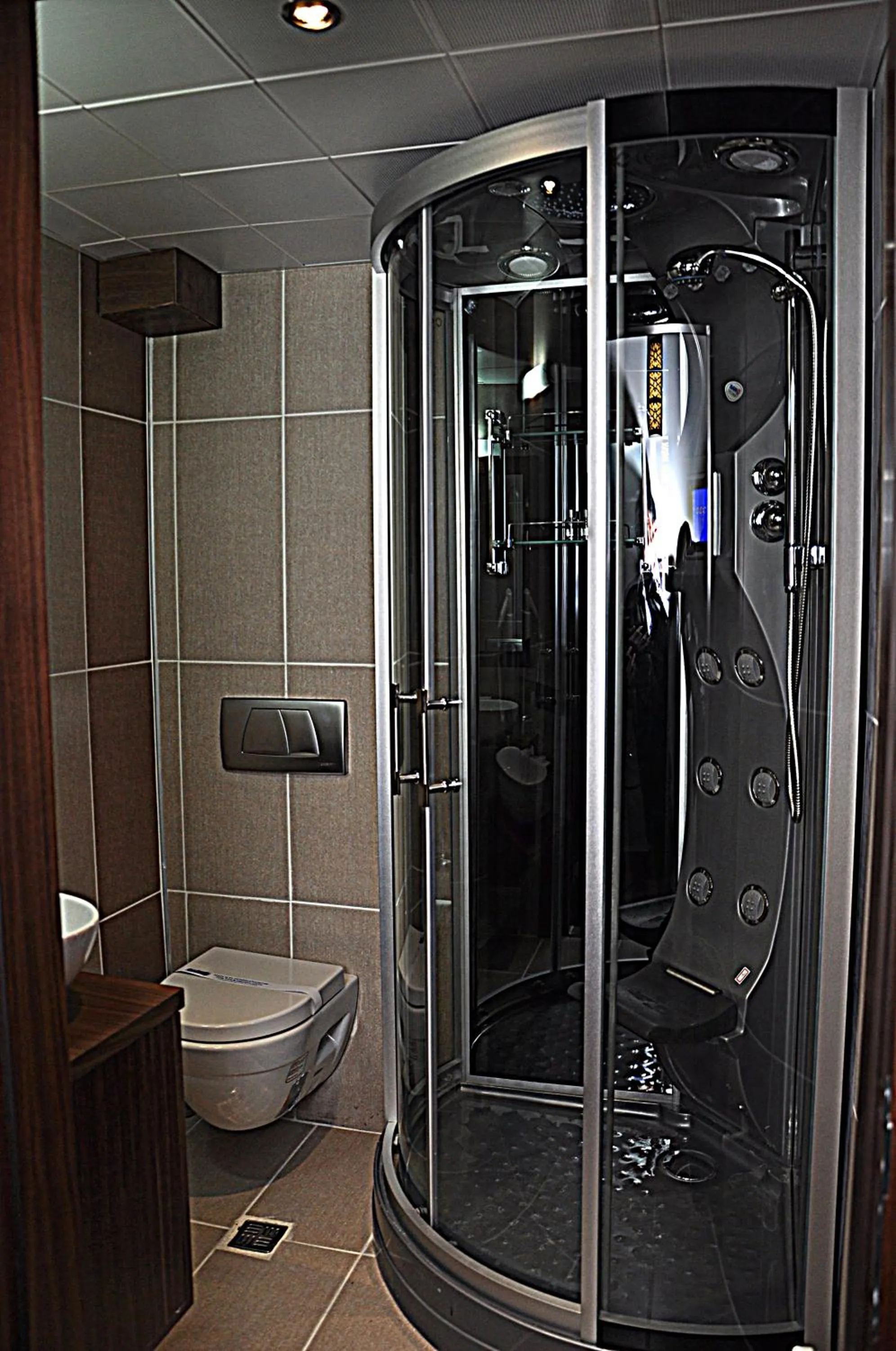 Shower in Simre Hotel
