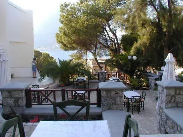 Restaurant/places to eat in Oasis Hotel Restaurant/places to eat in Oasis Hotel