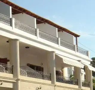 Facade/entrance in Oasis Hotel Facade/entrance in Oasis Hotel