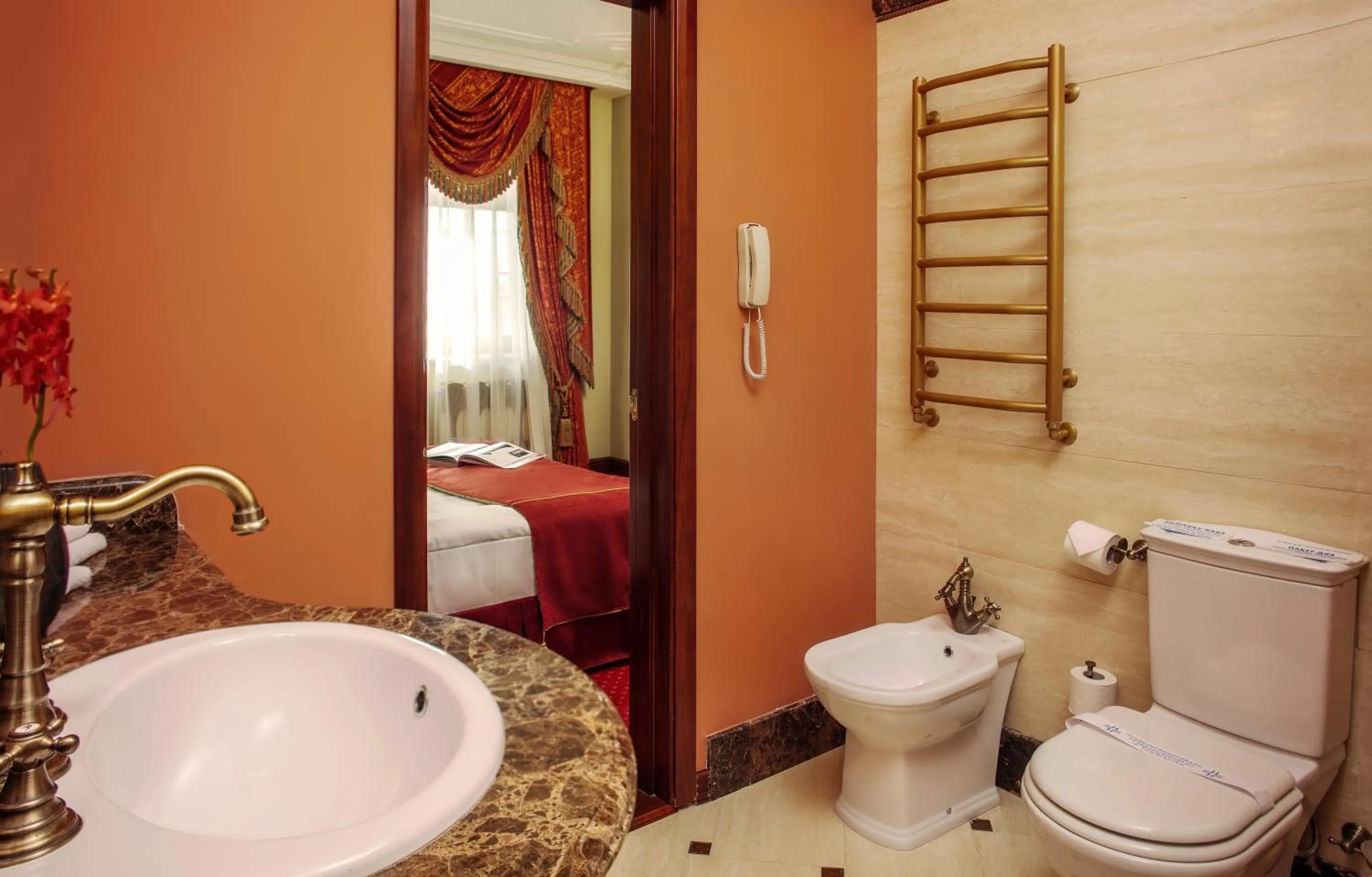 Toilet in Staro Hotel