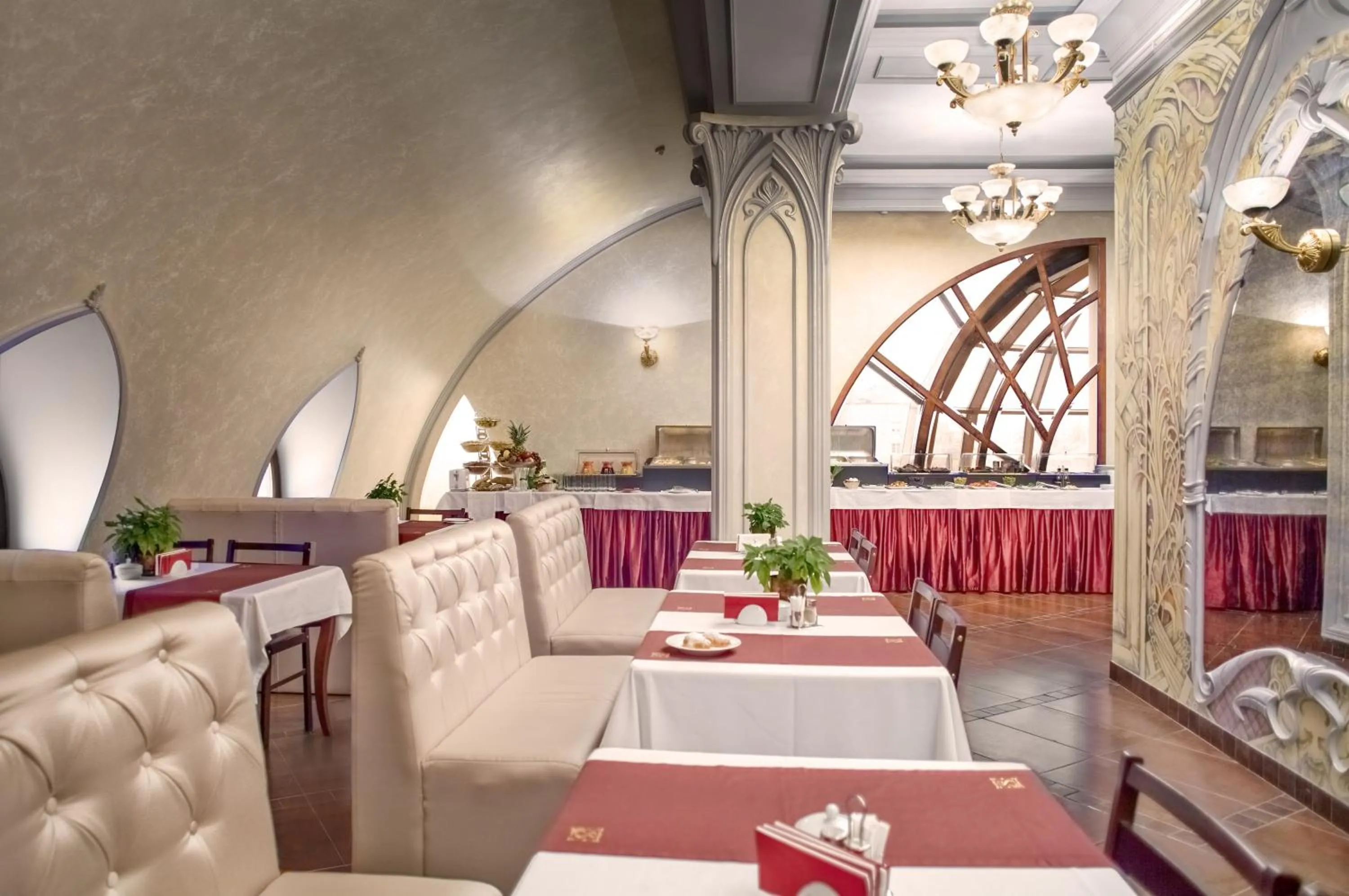 Restaurant/places to eat in Staro Hotel